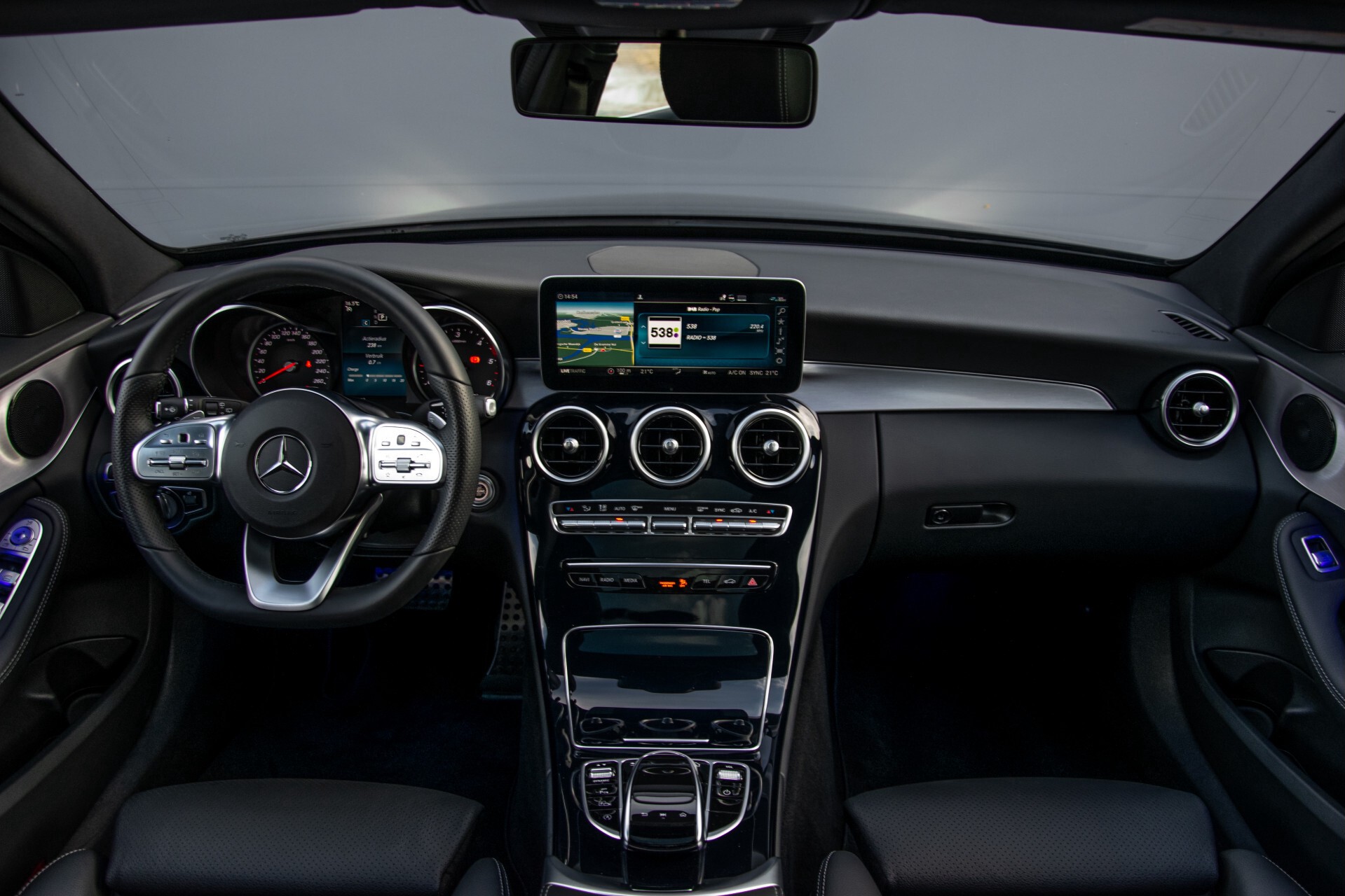 Mercedes-Benz C-Klasse Estate 220 d AMG Panorama/Assistentiepakket/Wegkl-trekhaak/DAB/Ambient/Leer/MULTIBEAM Aut9 Foto 8