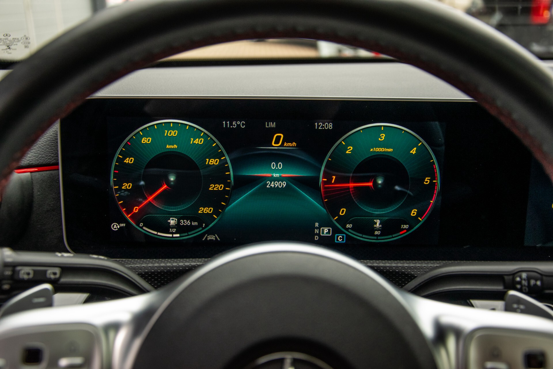 Mercedes-Benz A-Klasse 180 d AMG Panorama/MBUX/DAB/LED Aut7 Foto 12