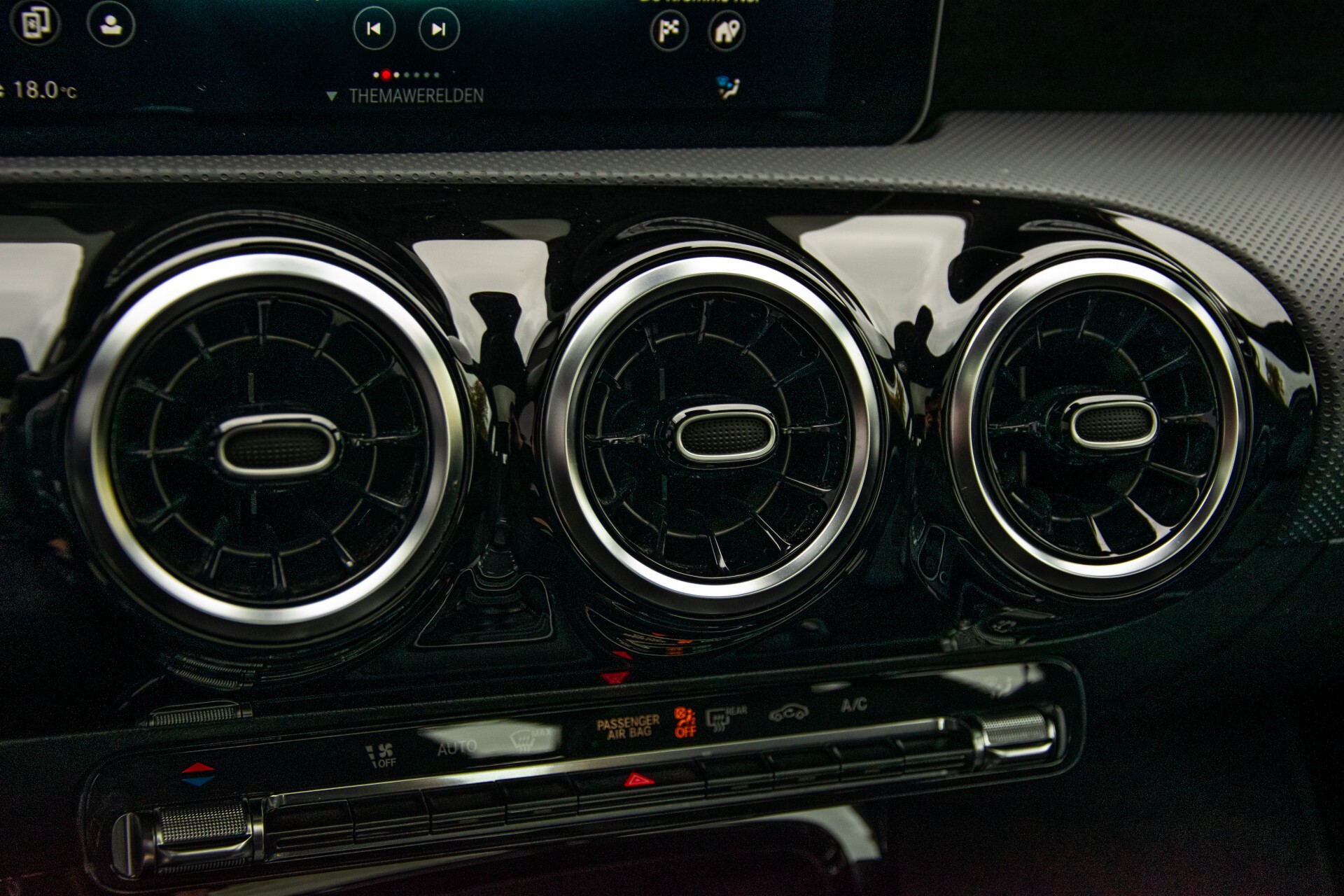 Mercedes-Benz A-Klasse 180 d AMG Panorama/MBUX/DAB/LED Aut7 Foto 16