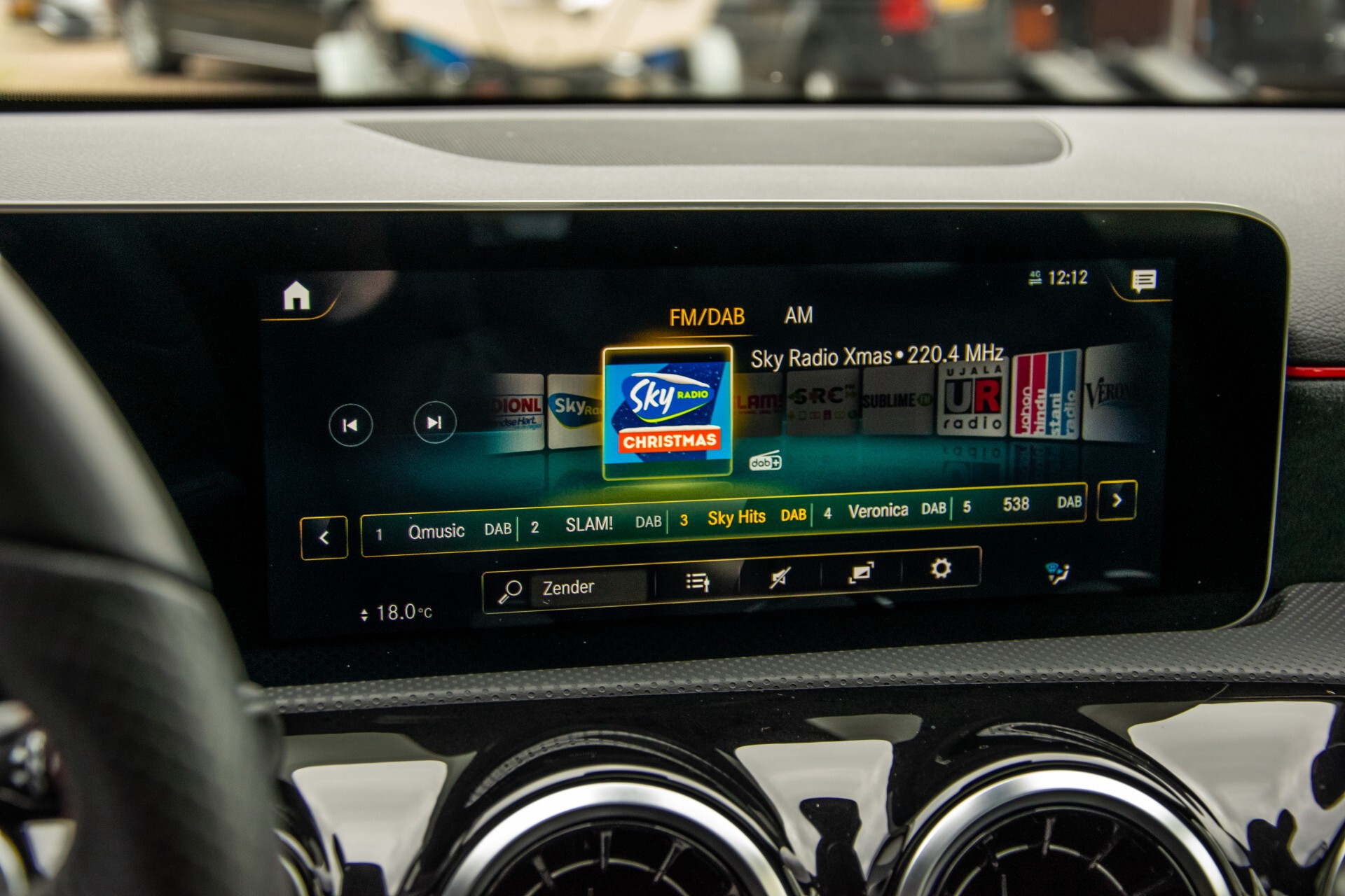 Mercedes-Benz A-Klasse 180 d AMG Panorama/MBUX/DAB/LED Aut7 Foto 17