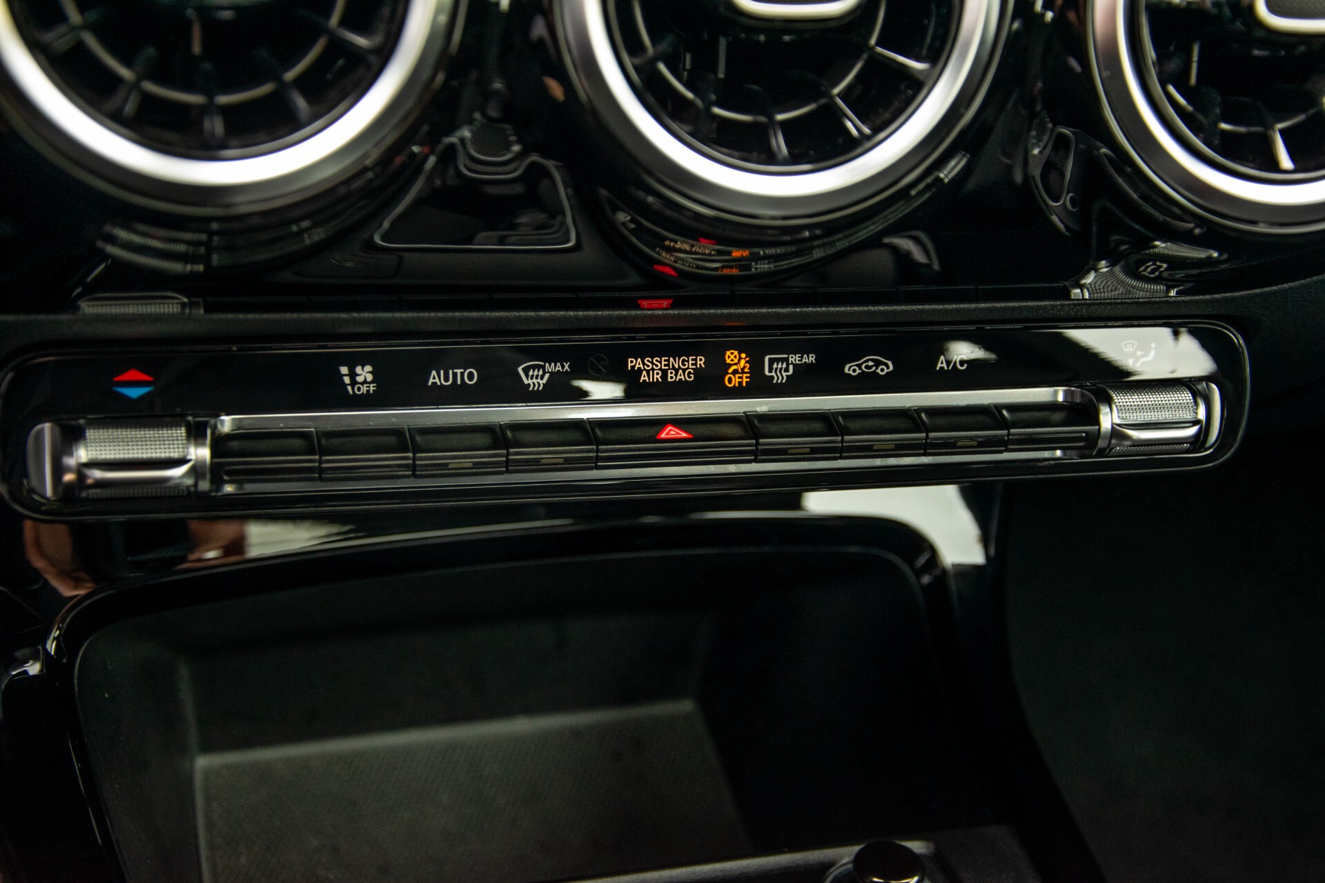 Mercedes-Benz A-Klasse 180 d AMG Panorama/MBUX/DAB/LED Aut7 Foto 18