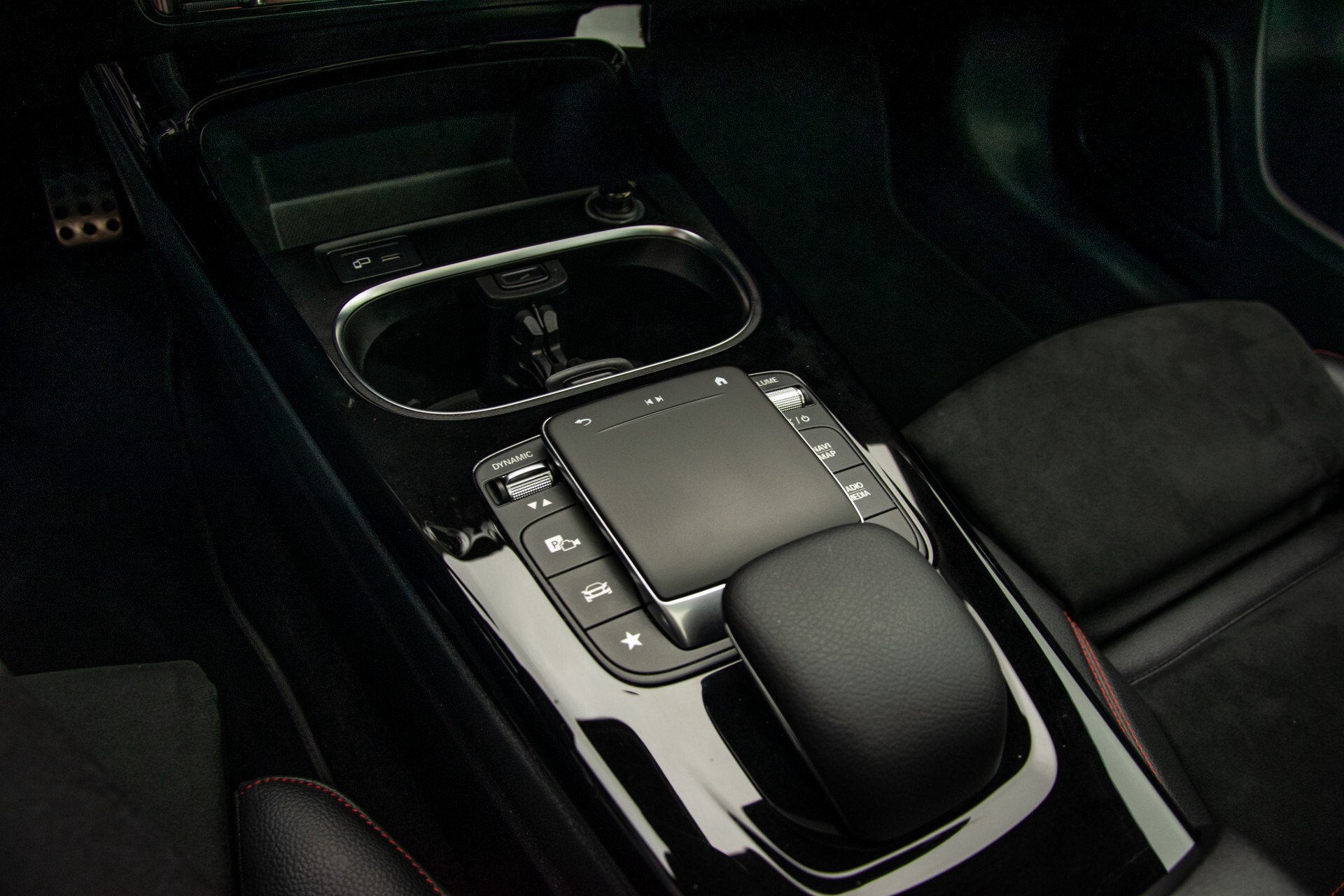 Mercedes-Benz A-Klasse 180 d AMG Panorama/MBUX/DAB/LED Aut7 Foto 20