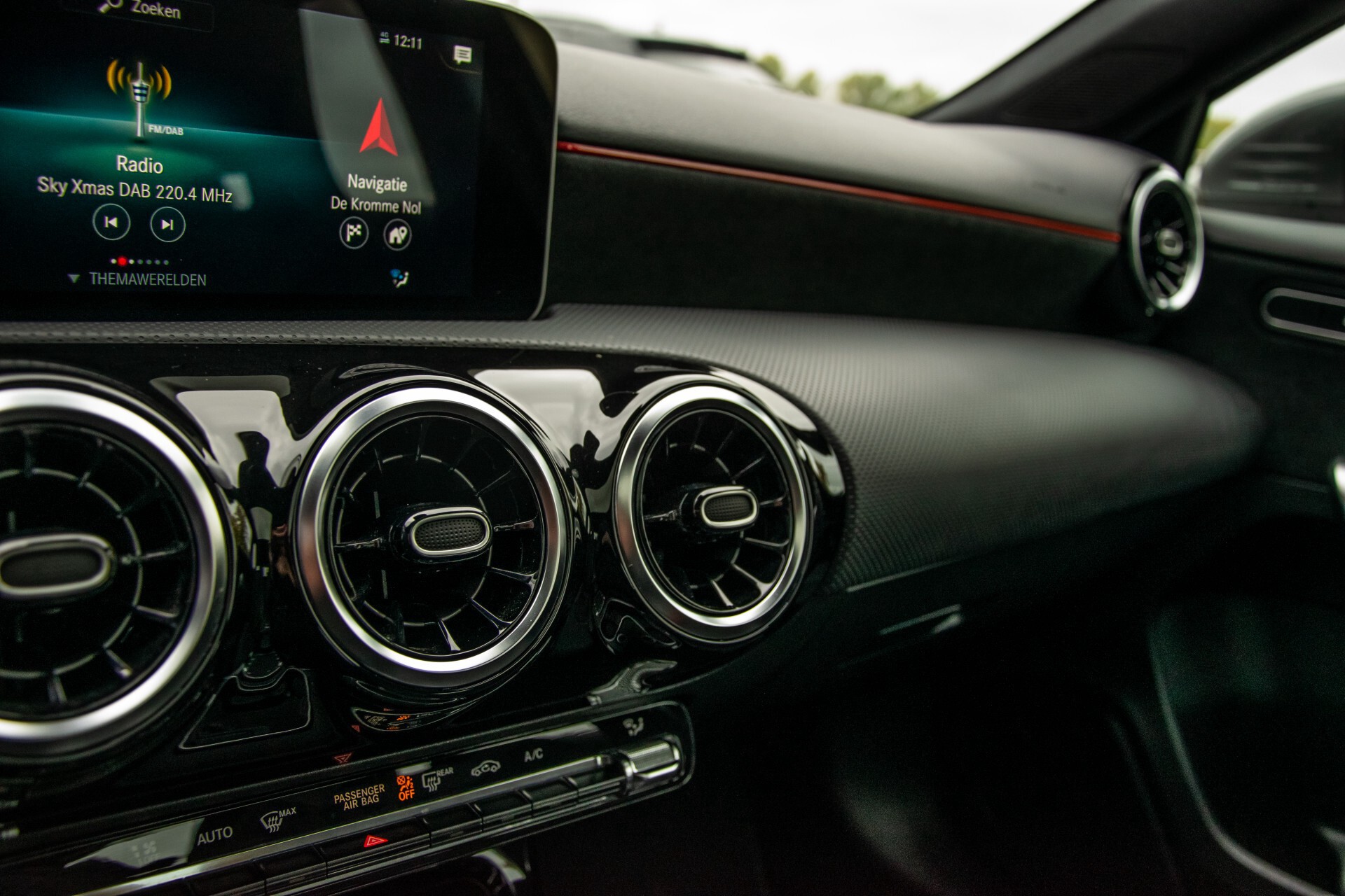 Mercedes-Benz A-Klasse 180 d AMG Panorama/MBUX/DAB/LED Aut7 Foto 26