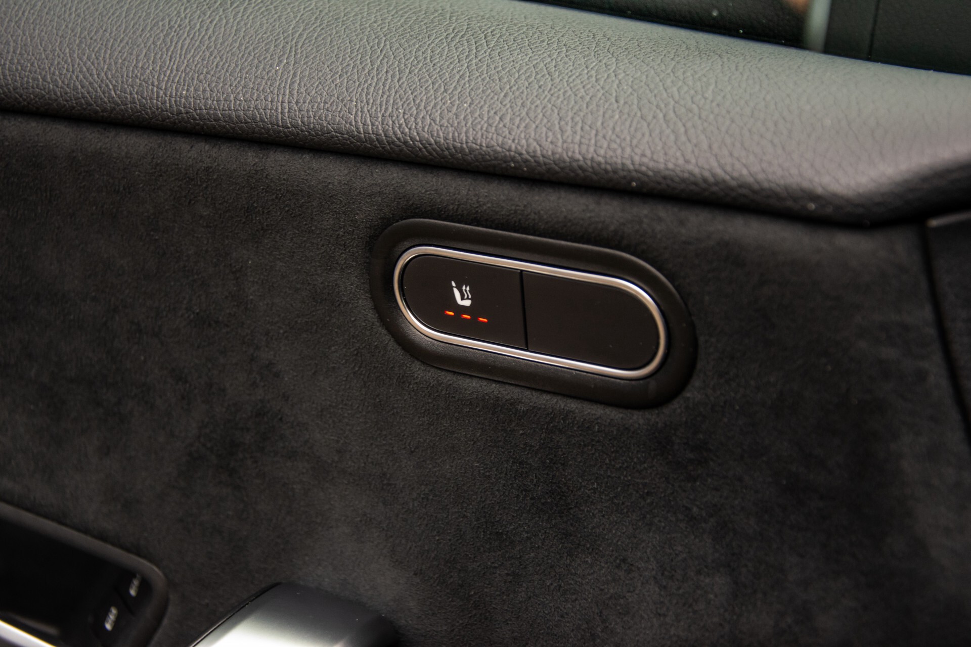 Mercedes-Benz A-Klasse 180 d AMG Panorama/MBUX/DAB/LED Aut7 Foto 31