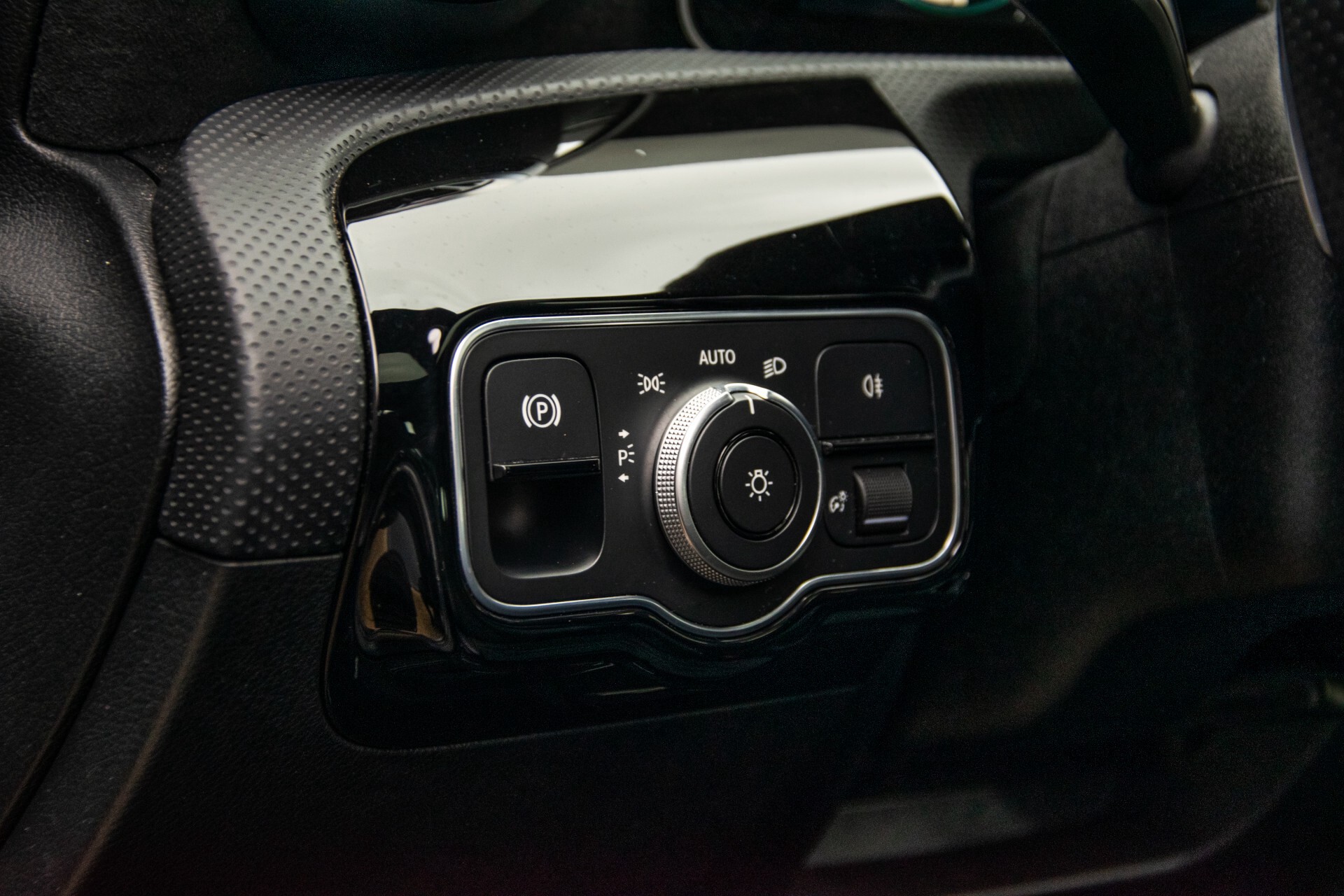 Mercedes-Benz A-Klasse 180 d AMG Panorama/MBUX/DAB/LED Aut7 Foto 32