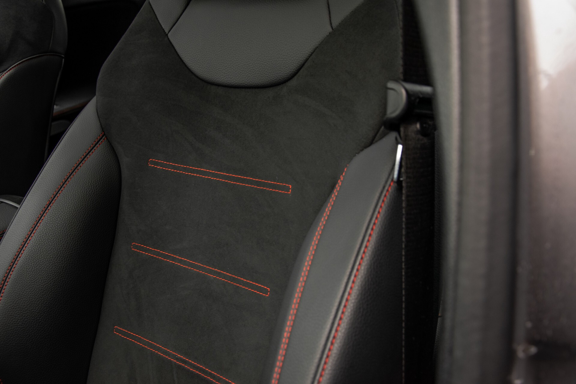 Mercedes-Benz A-Klasse 180 d AMG Panorama/MBUX/DAB/LED Aut7 Foto 33