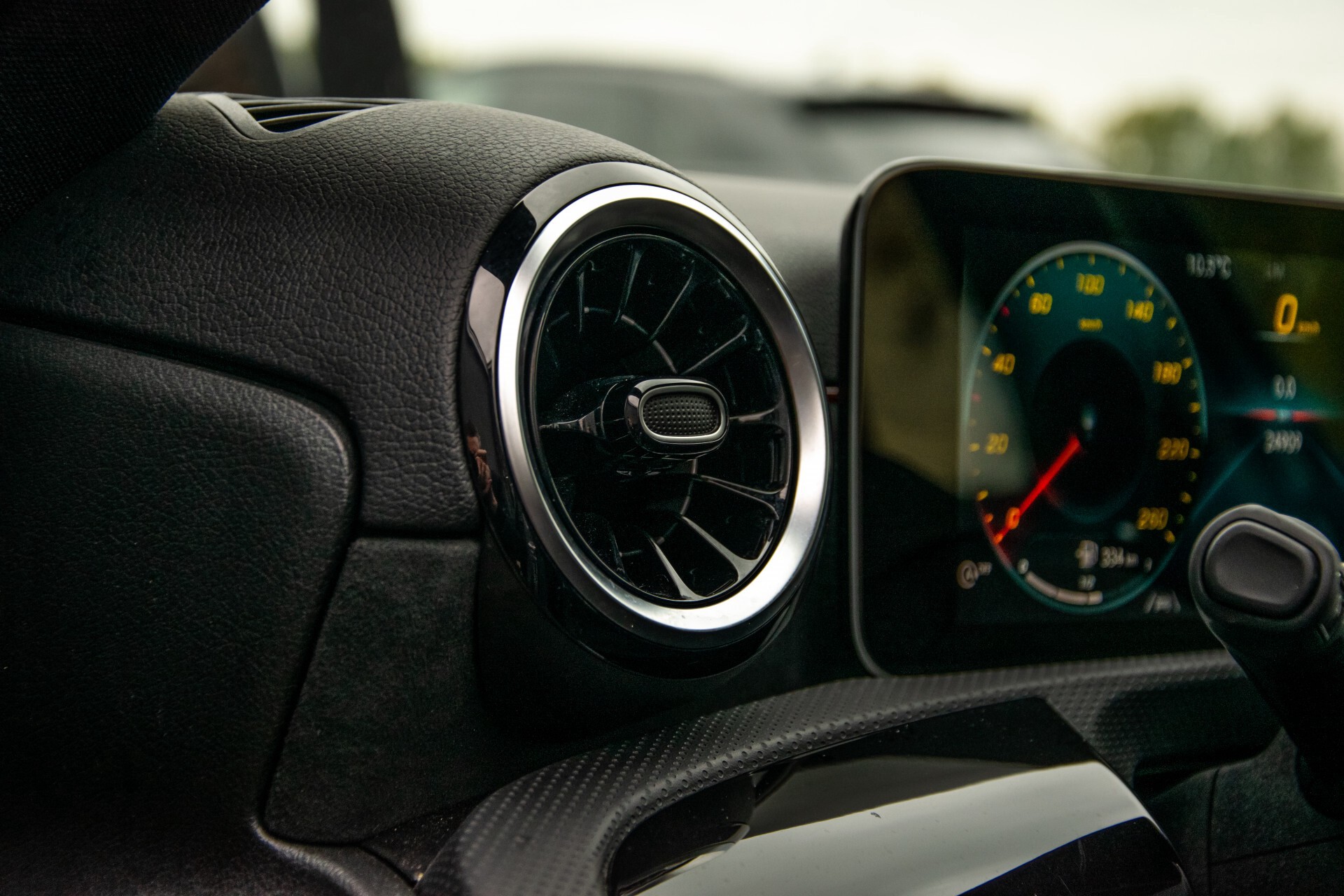 Mercedes-Benz A-Klasse 180 d AMG Panorama/MBUX/DAB/LED Aut7 Foto 34