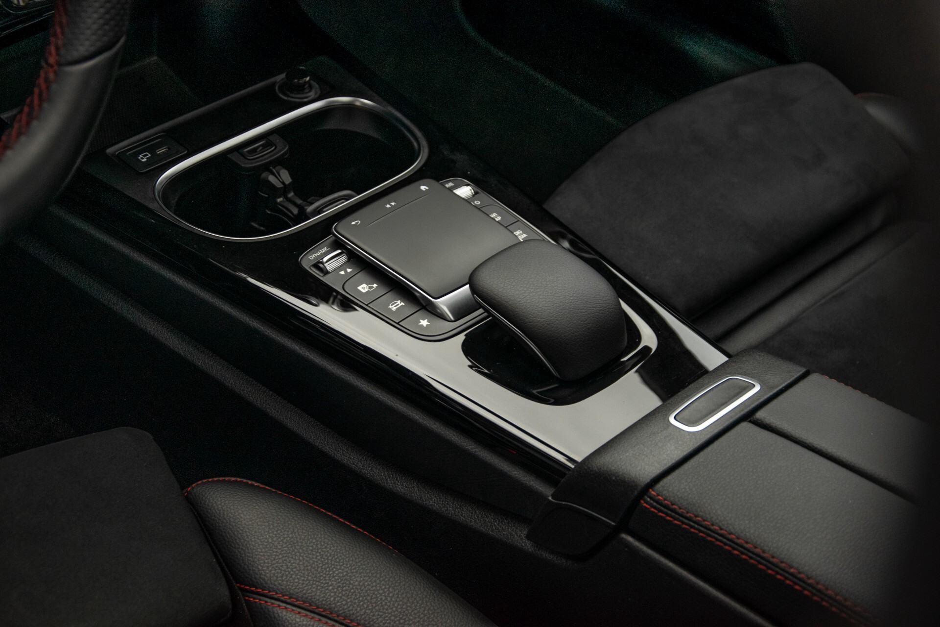 Mercedes-Benz A-Klasse 180 d AMG Panorama/MBUX/DAB/LED Aut7 Foto 35