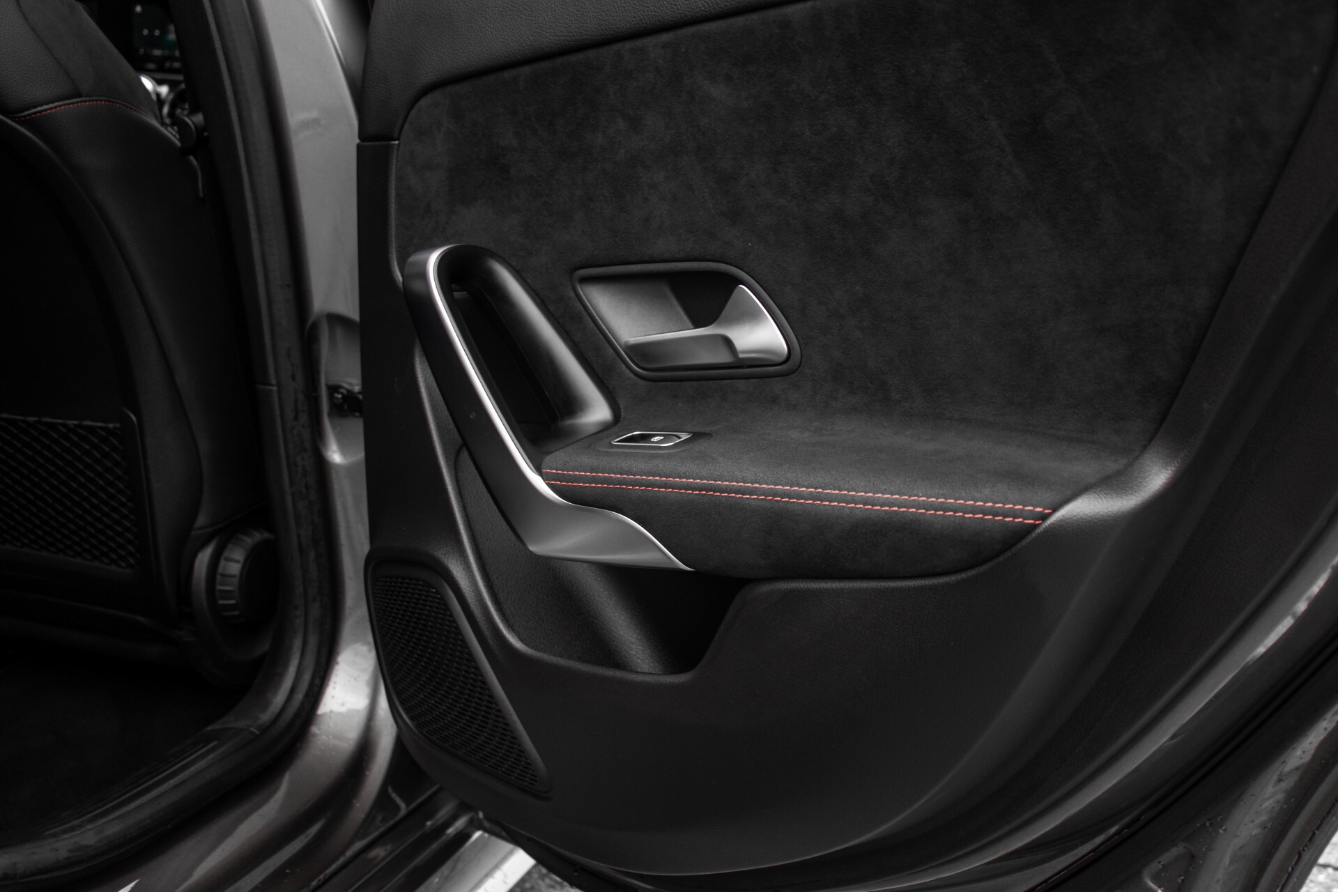 Mercedes-Benz A-Klasse 180 d AMG Panorama/MBUX/DAB/LED Aut7 Foto 38