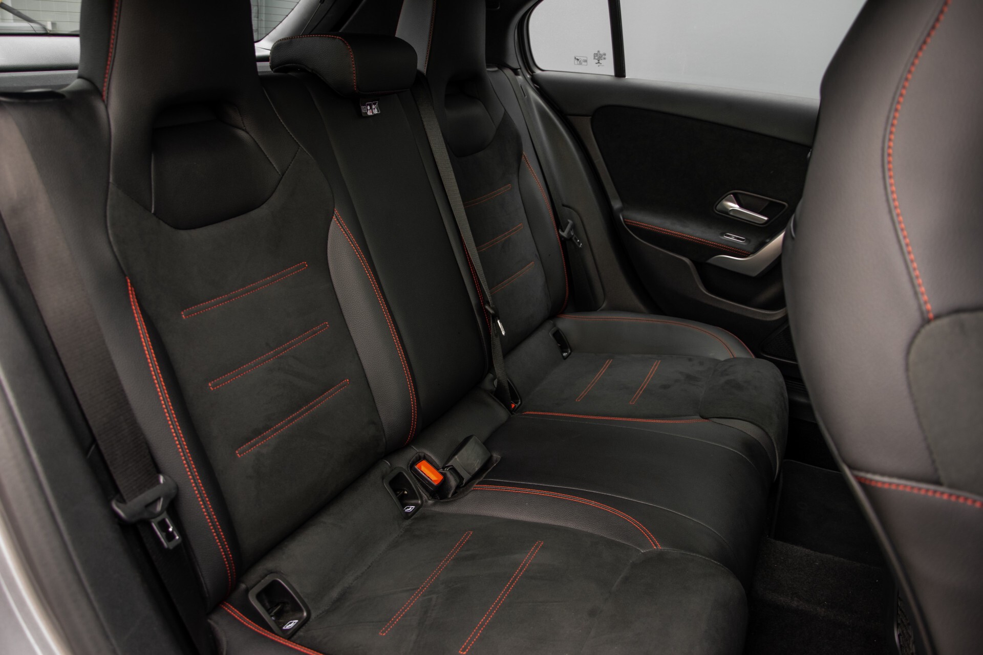 Mercedes-Benz A-Klasse 180 d AMG Panorama/MBUX/DAB/LED Aut7 Foto 4