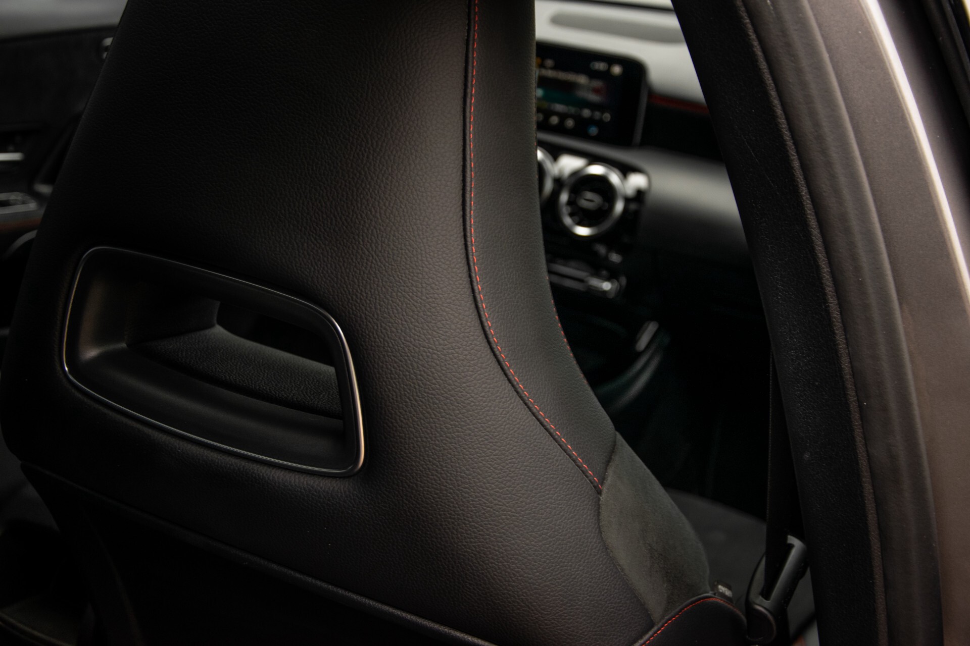 Mercedes-Benz A-Klasse 180 d AMG Panorama/MBUX/DAB/LED Aut7 Foto 43