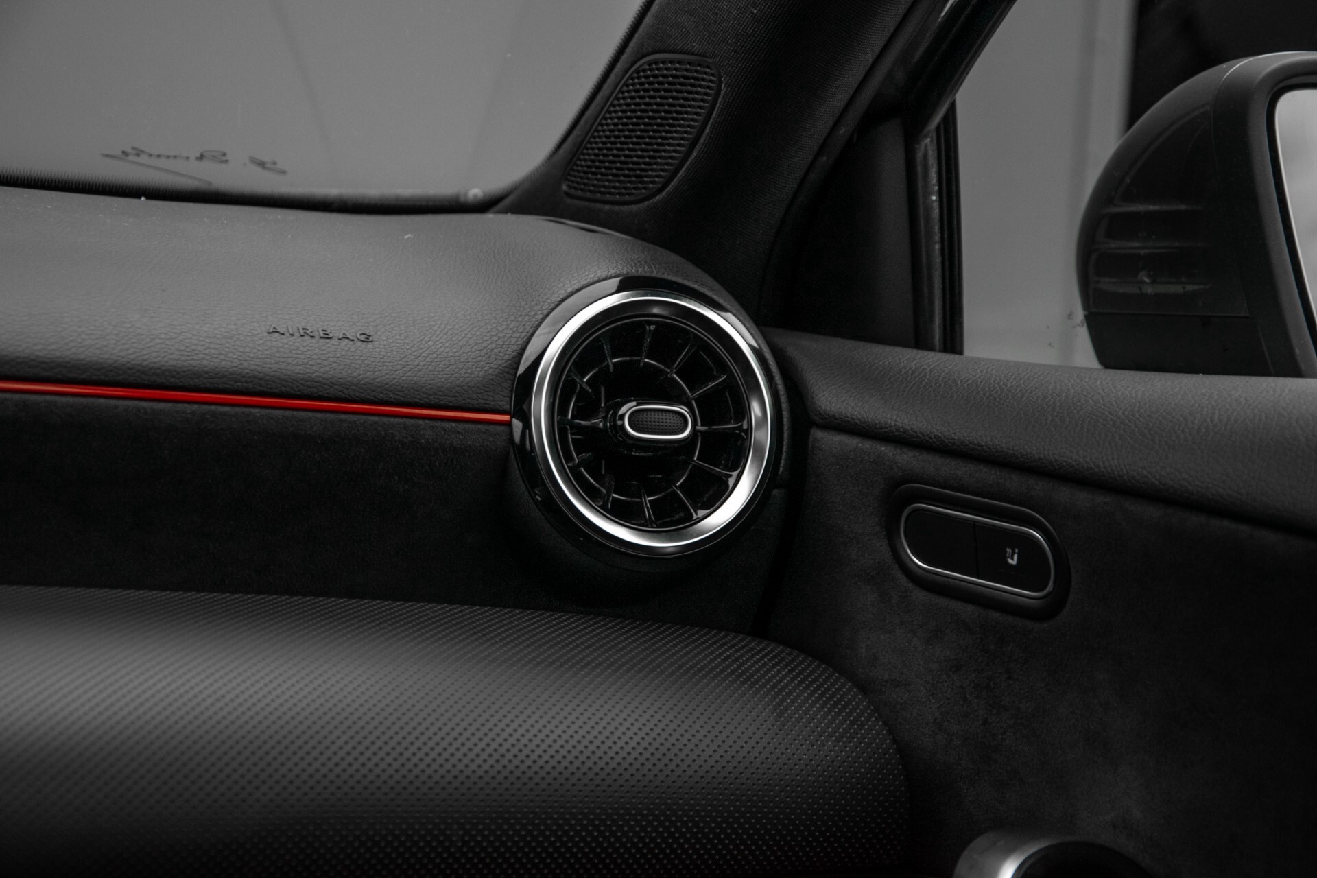 Mercedes-Benz A-Klasse 180 d AMG Panorama/MBUX/DAB/LED Aut7 Foto 44