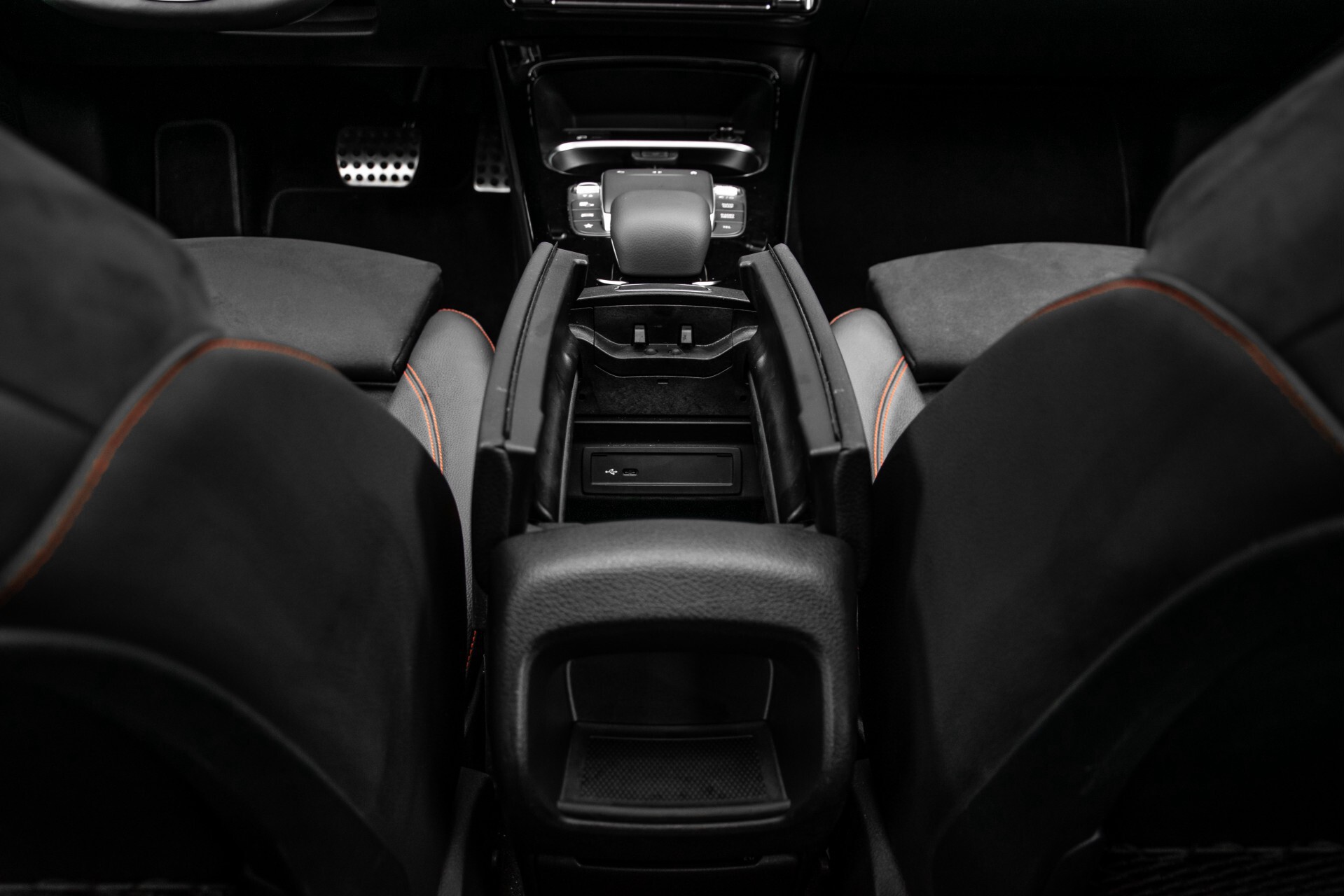 Mercedes-Benz A-Klasse 180 d AMG Panorama/MBUX/DAB/LED Aut7 Foto 47