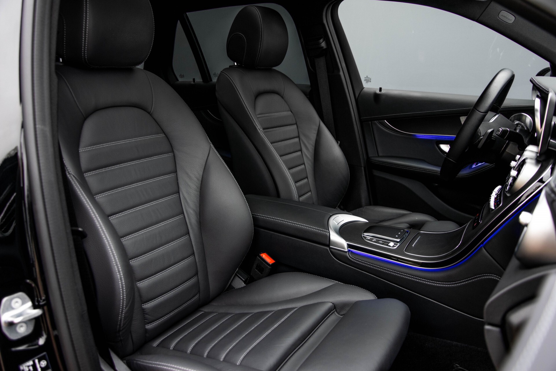 Mercedes-Benz GLC 200 4-M AMG Night/Panorama/Distronic Pro/Burmester/360camera/Exclusive Aut9 Foto 3