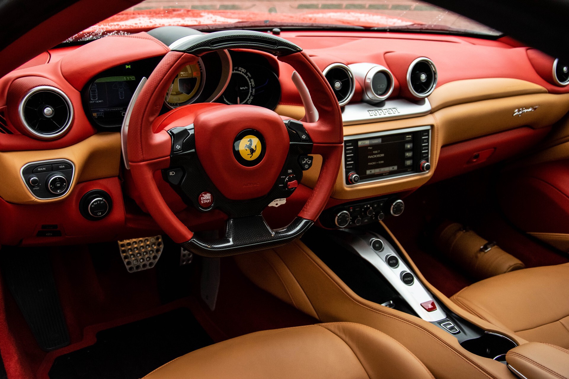 Ferrari California 3.9 T HELE Carbon/1ste eigenaar Foto 17