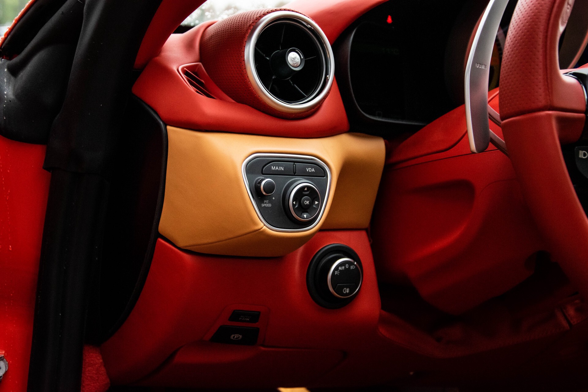 Ferrari California 3.9 T HELE Carbon/1ste eigenaar Foto 26