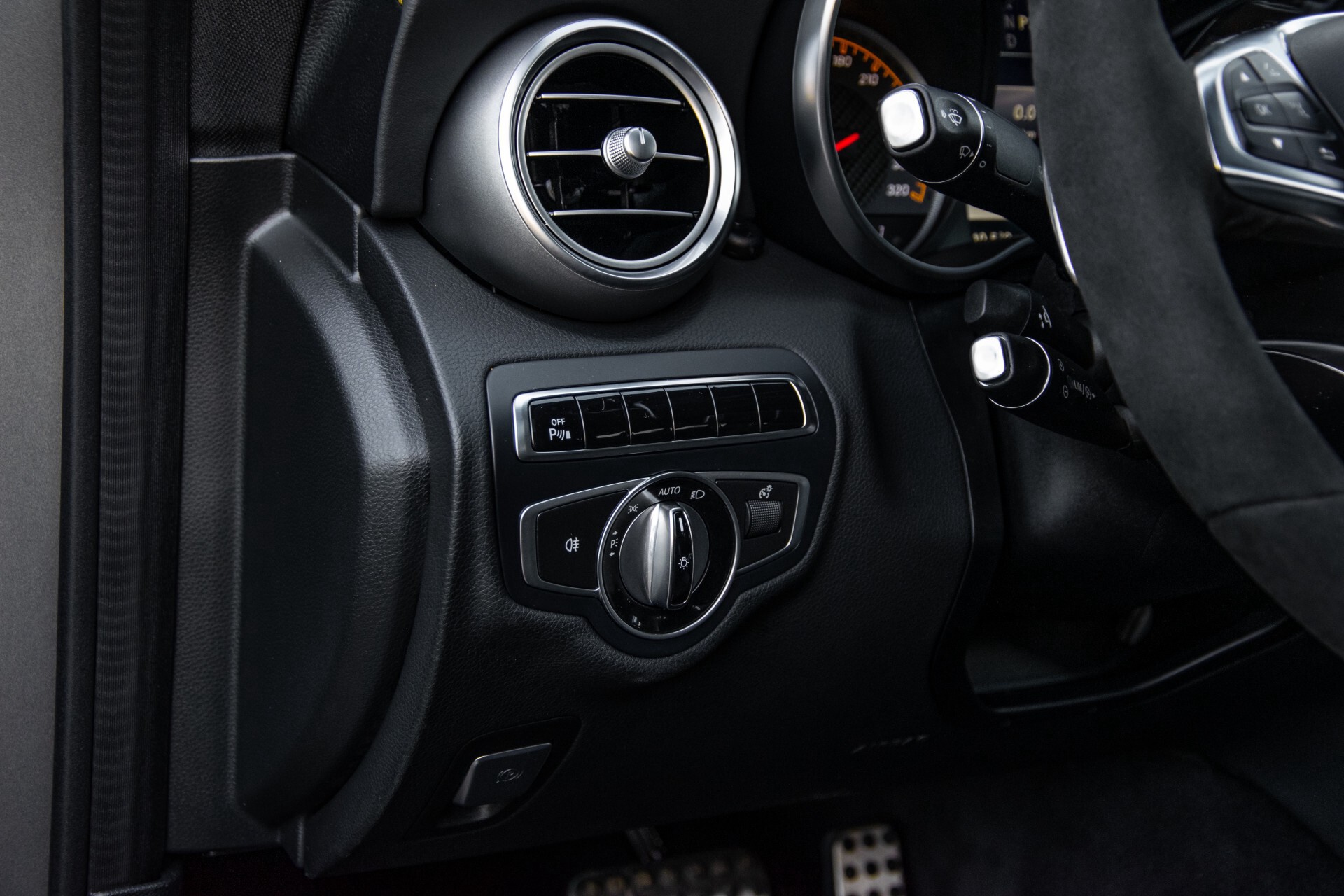 Mercedes-Benz C-Klasse Coupé 63 S AMG EDITION 1 Panorama Aut7 Foto 46