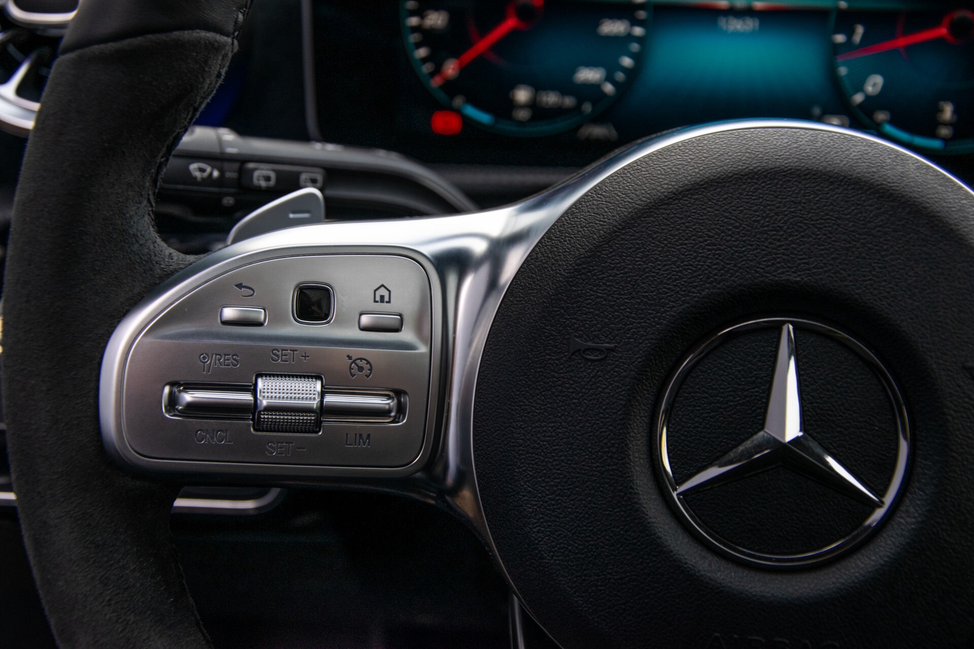 Mercedes-Benz A-Klasse 250 4-M AMG Panorama/Keyless-Entry/MBUX/HUD/Burmester/360/Multibeam LED Aut7 Foto 10