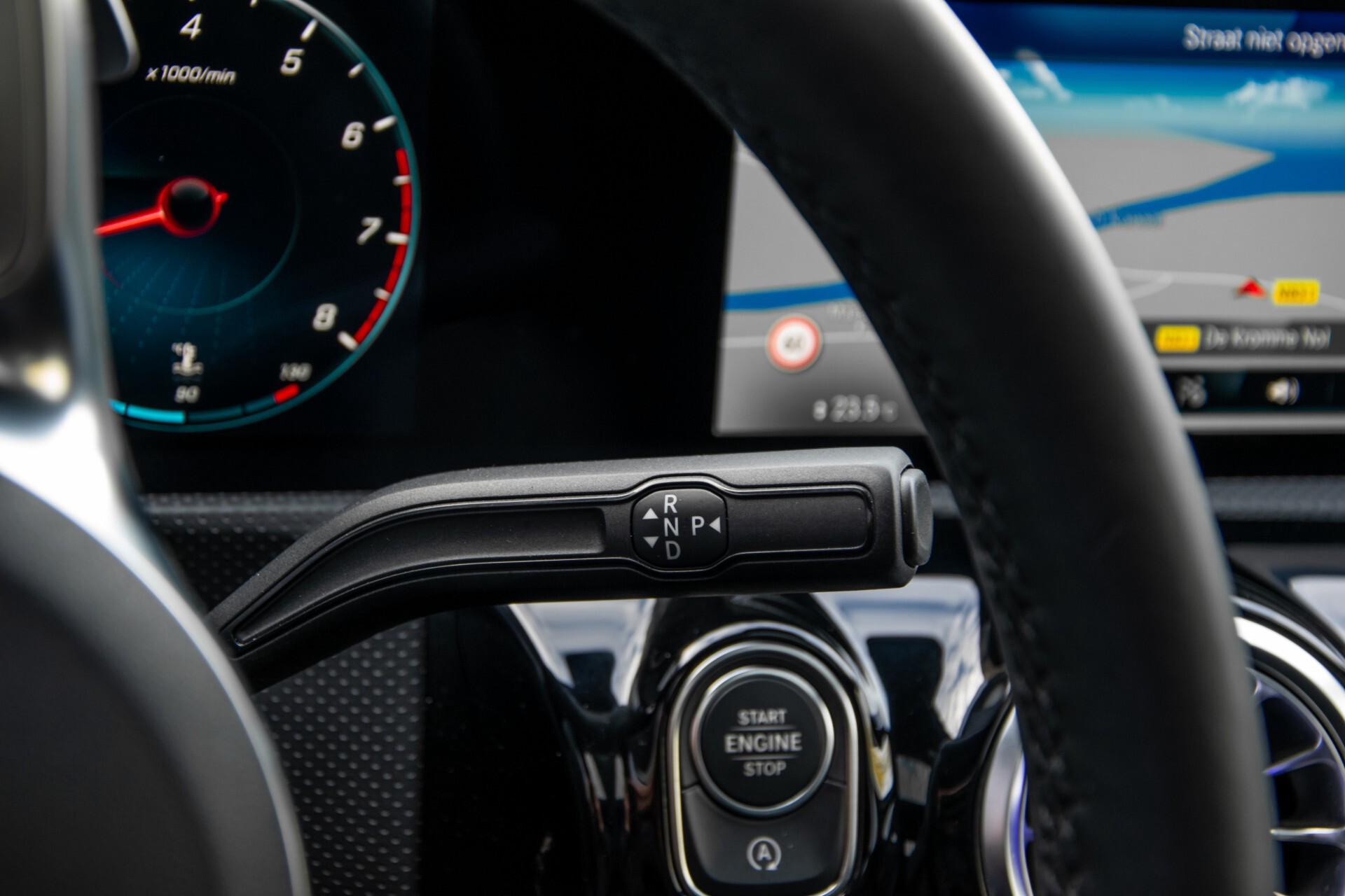 Mercedes-Benz A-Klasse 250 4-M AMG Panorama/Keyless-Entry/MBUX/HUD/Burmester/360/Multibeam LED Aut7 Foto 15