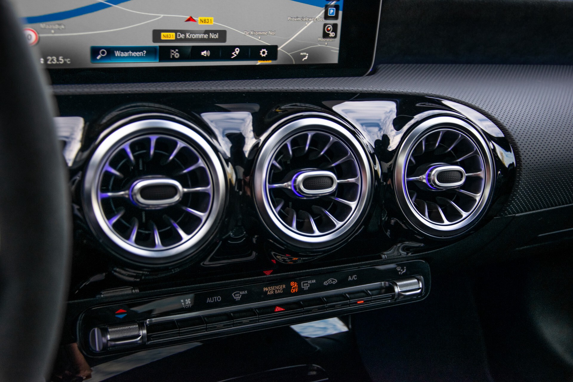 Mercedes-Benz A-Klasse 250 4-M AMG Panorama/Keyless-Entry/MBUX/HUD/Burmester/360/Multibeam LED Aut7 Foto 18