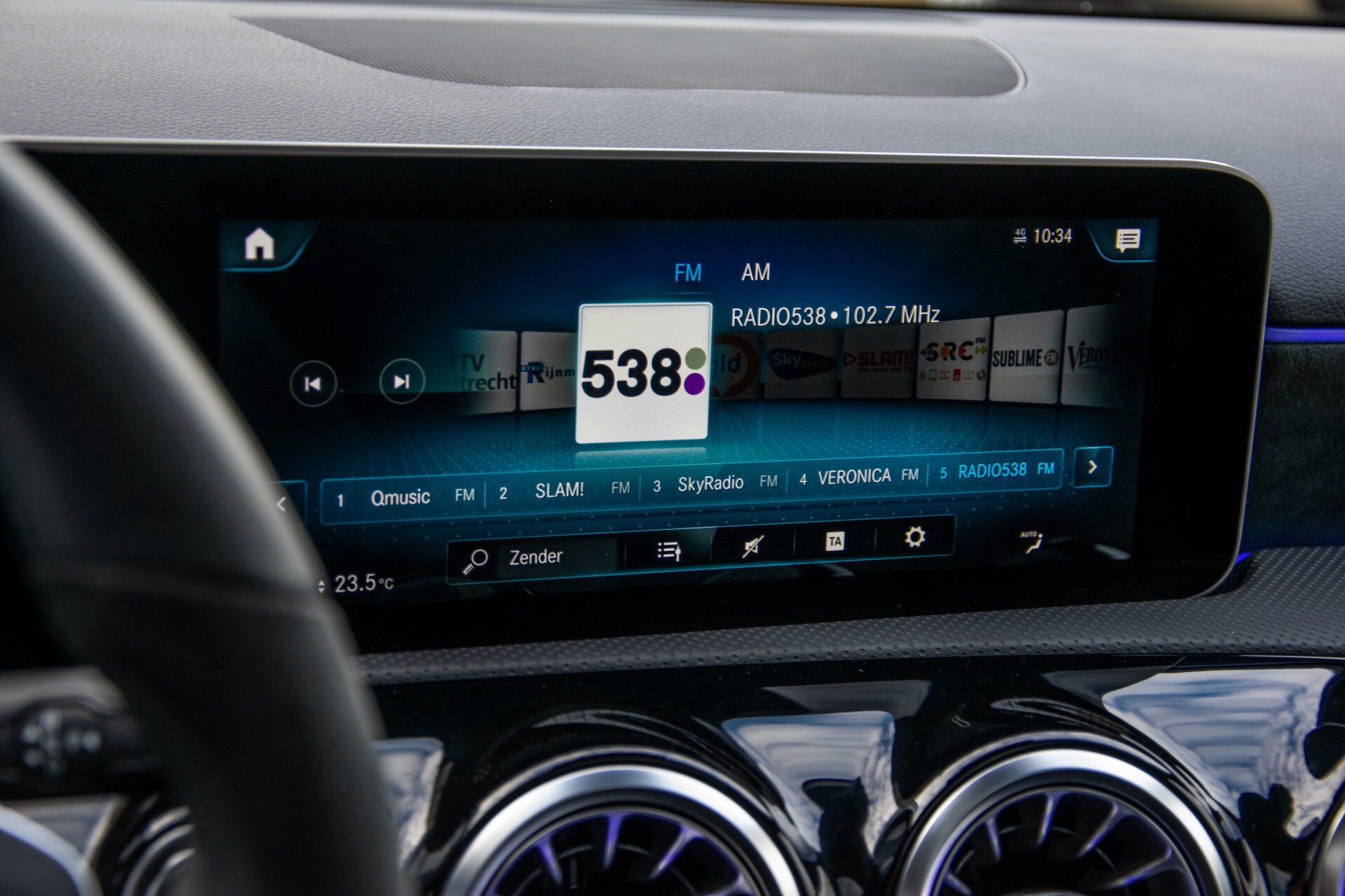 Mercedes-Benz A-Klasse 250 4-M AMG Panorama/Keyless-Entry/MBUX/HUD/Burmester/360/Multibeam LED Aut7 Foto 19