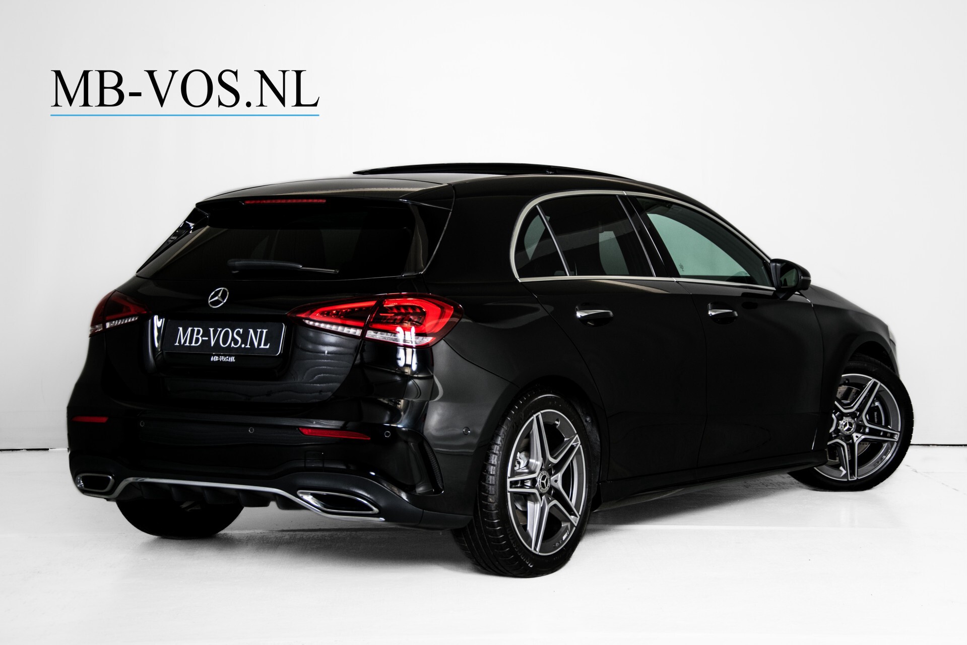 Mercedes-Benz A-Klasse 250 4-M AMG Panorama/Keyless-Entry/MBUX/HUD/Burmester/360/Multibeam LED Aut7 Foto 2