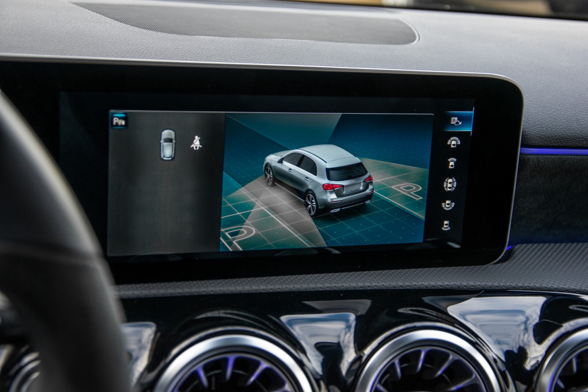 Mercedes-Benz A-Klasse 250 4-M AMG Panorama/Keyless-Entry/MBUX/HUD/Burmester/360/Multibeam LED Aut7 Foto 25