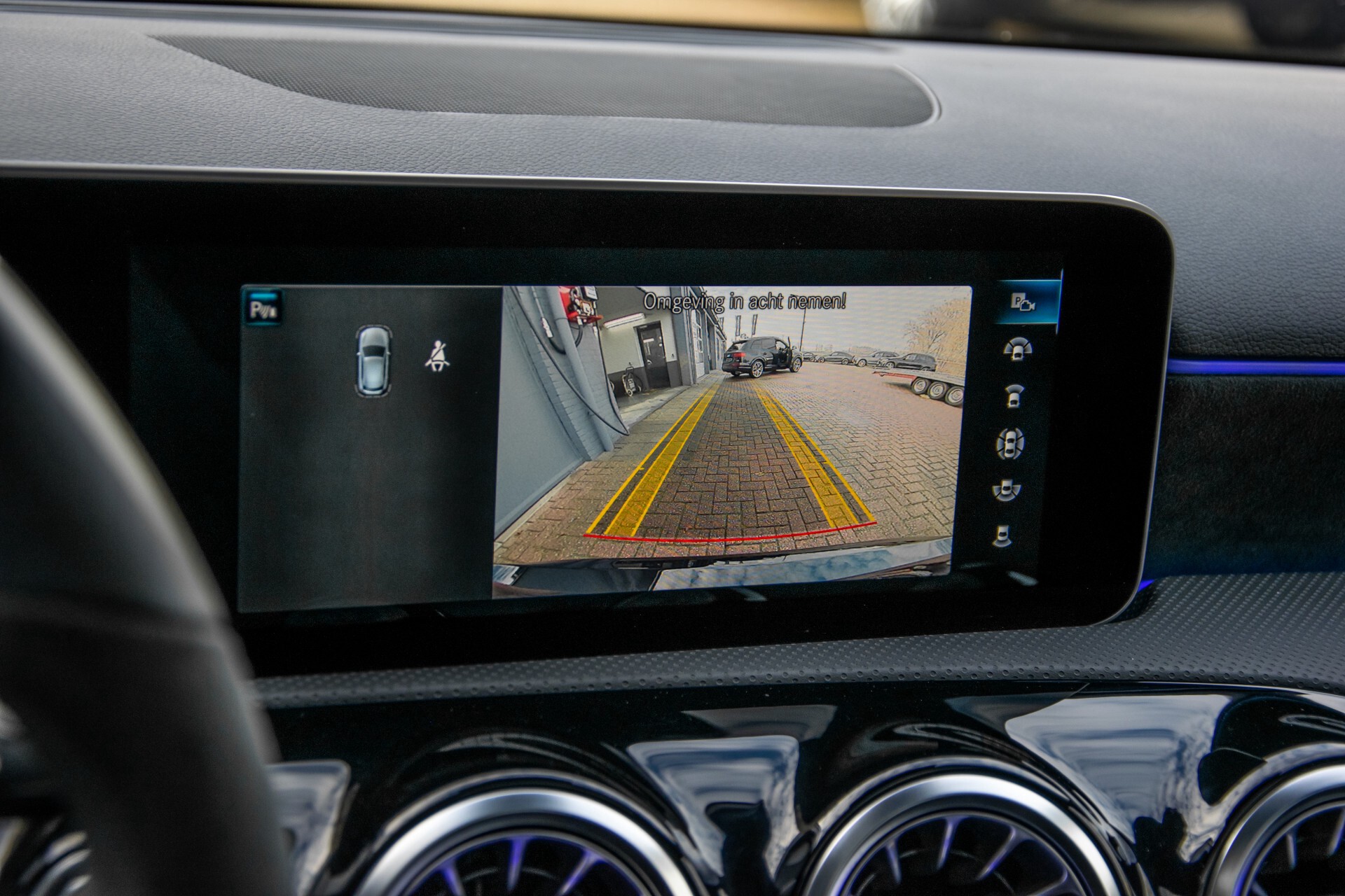 Mercedes-Benz A-Klasse 250 4-M AMG Panorama/Keyless-Entry/MBUX/HUD/Burmester/360/Multibeam LED Aut7 Foto 27