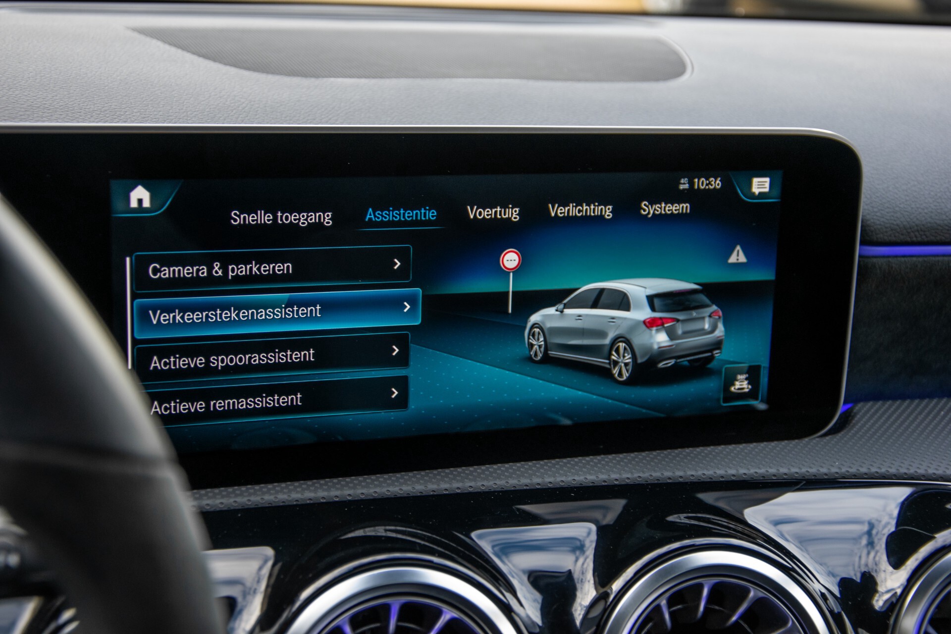 Mercedes-Benz A-Klasse 250 4-M AMG Panorama/Keyless-Entry/MBUX/HUD/Burmester/360/Multibeam LED Aut7 Foto 28