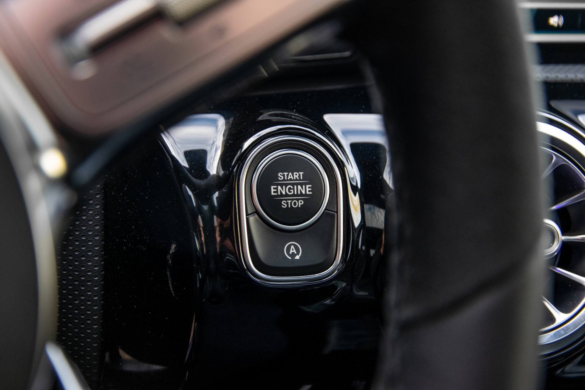 Mercedes-Benz A-Klasse 250 4-M AMG Panorama/Keyless-Entry/MBUX/HUD/Burmester/360/Multibeam LED Aut7 Foto 29