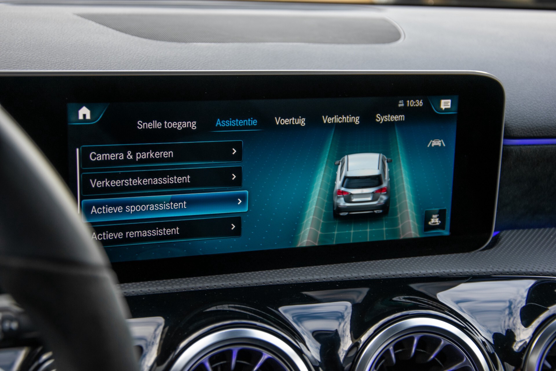 Mercedes-Benz A-Klasse 250 4-M AMG Panorama/Keyless-Entry/MBUX/HUD/Burmester/360/Multibeam LED Aut7 Foto 30