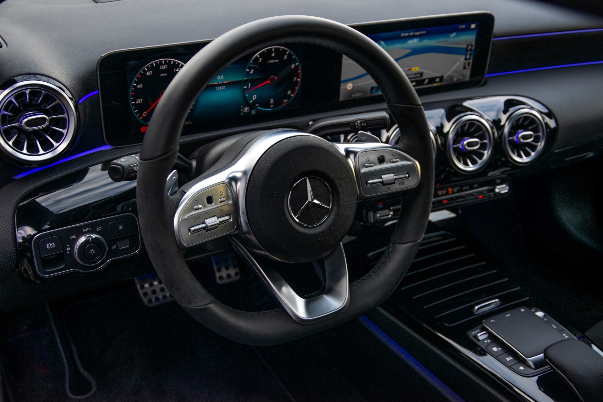 Mercedes-Benz A-Klasse 250 4-M AMG Panorama/Keyless-Entry/MBUX/HUD/Burmester/360/Multibeam LED Aut7 Foto 33