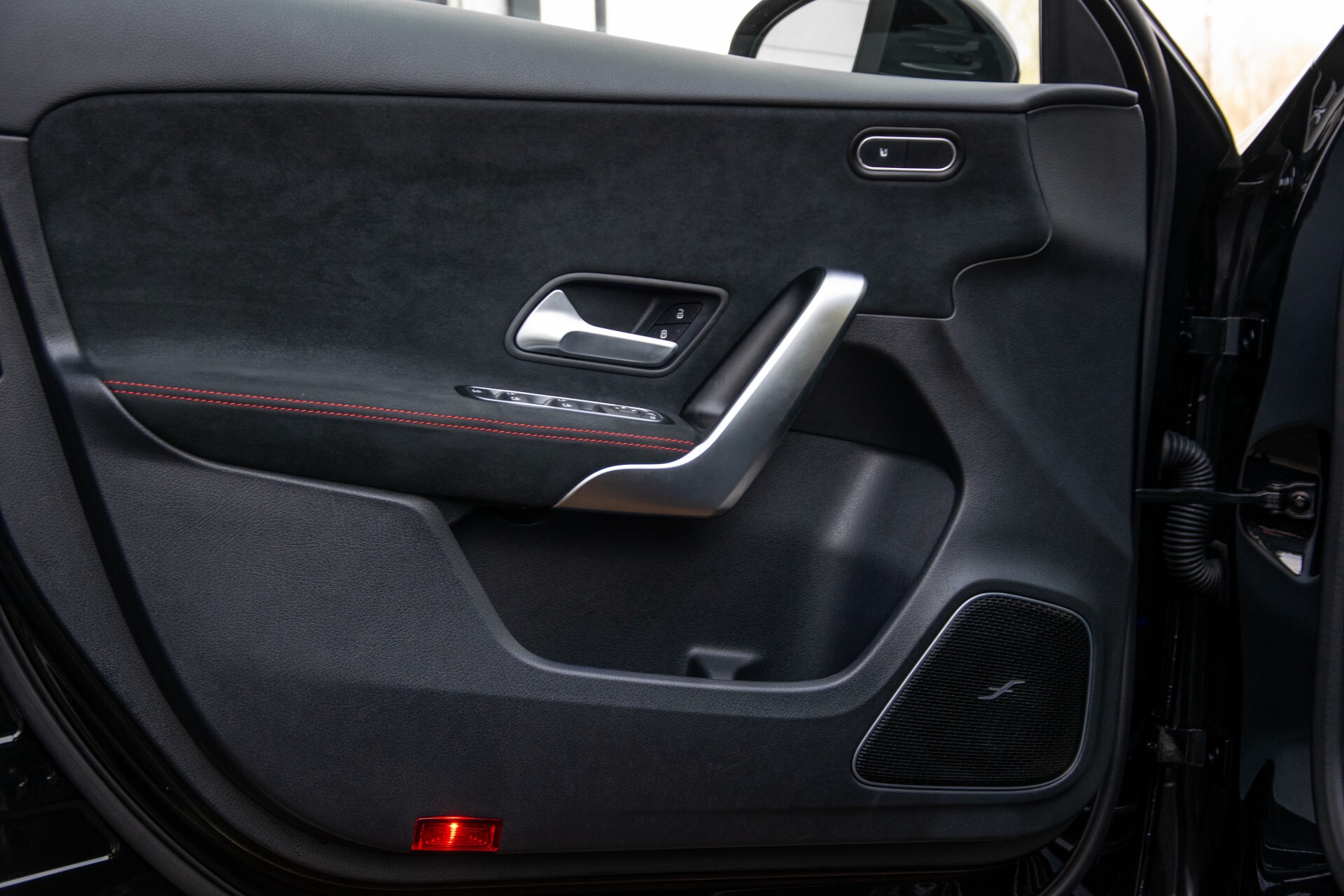 Mercedes-Benz A-Klasse 250 4-M AMG Panorama/Keyless-Entry/MBUX/HUD/Burmester/360/Multibeam LED Aut7 Foto 35