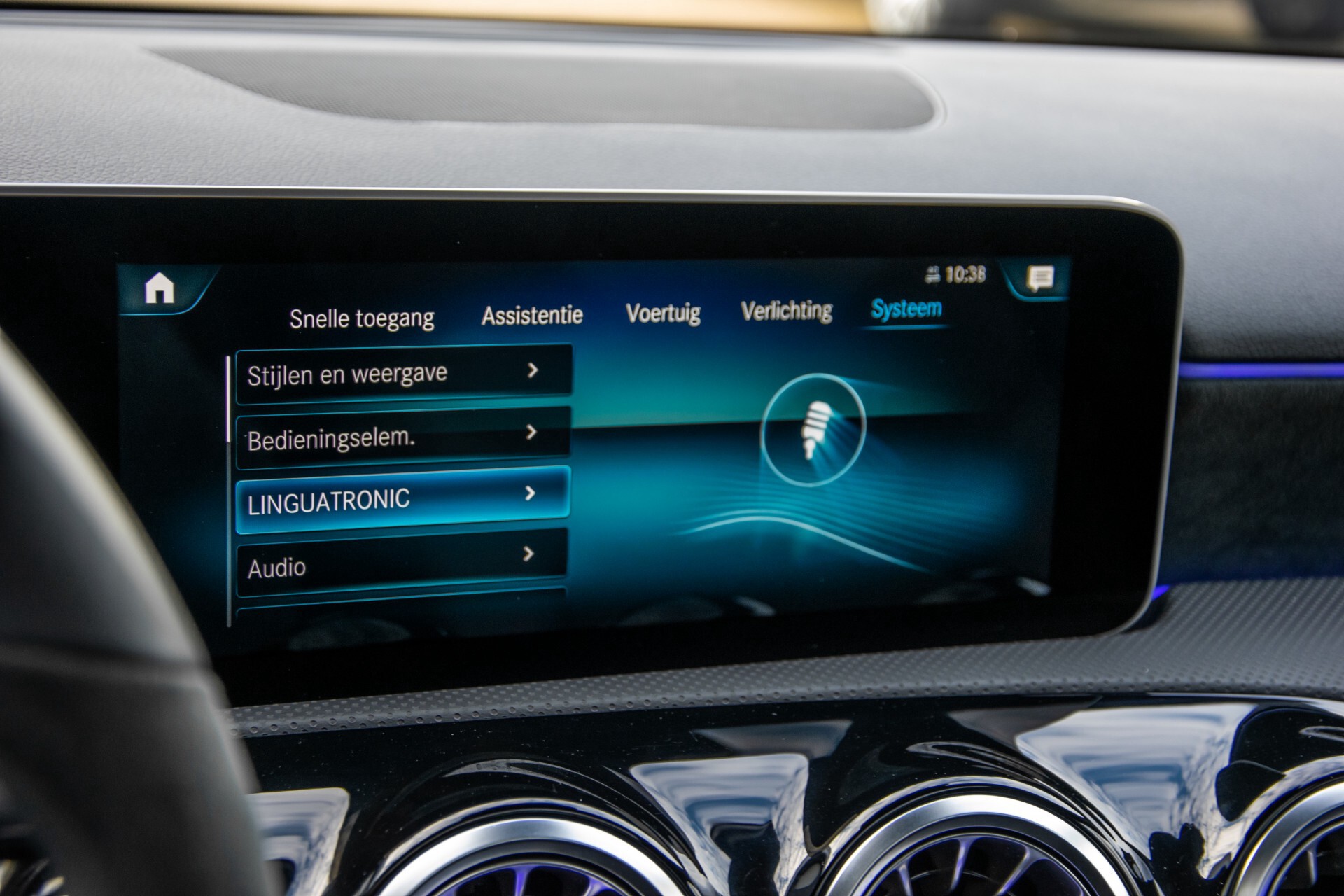 Mercedes-Benz A-Klasse 250 4-M AMG Panorama/Keyless-Entry/MBUX/HUD/Burmester/360/Multibeam LED Aut7 Foto 38