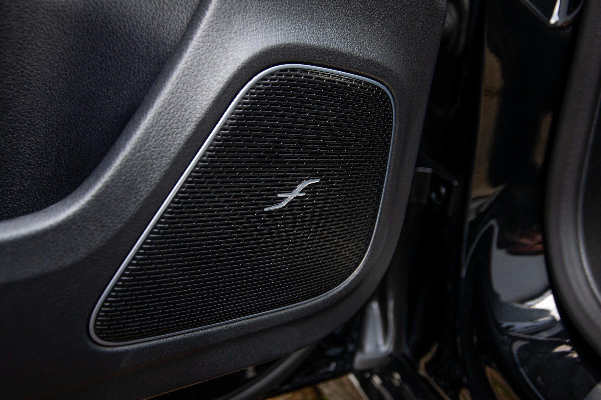 Mercedes-Benz A-Klasse 250 4-M AMG Panorama/Keyless-Entry/MBUX/HUD/Burmester/360/Multibeam LED Aut7 Foto 39