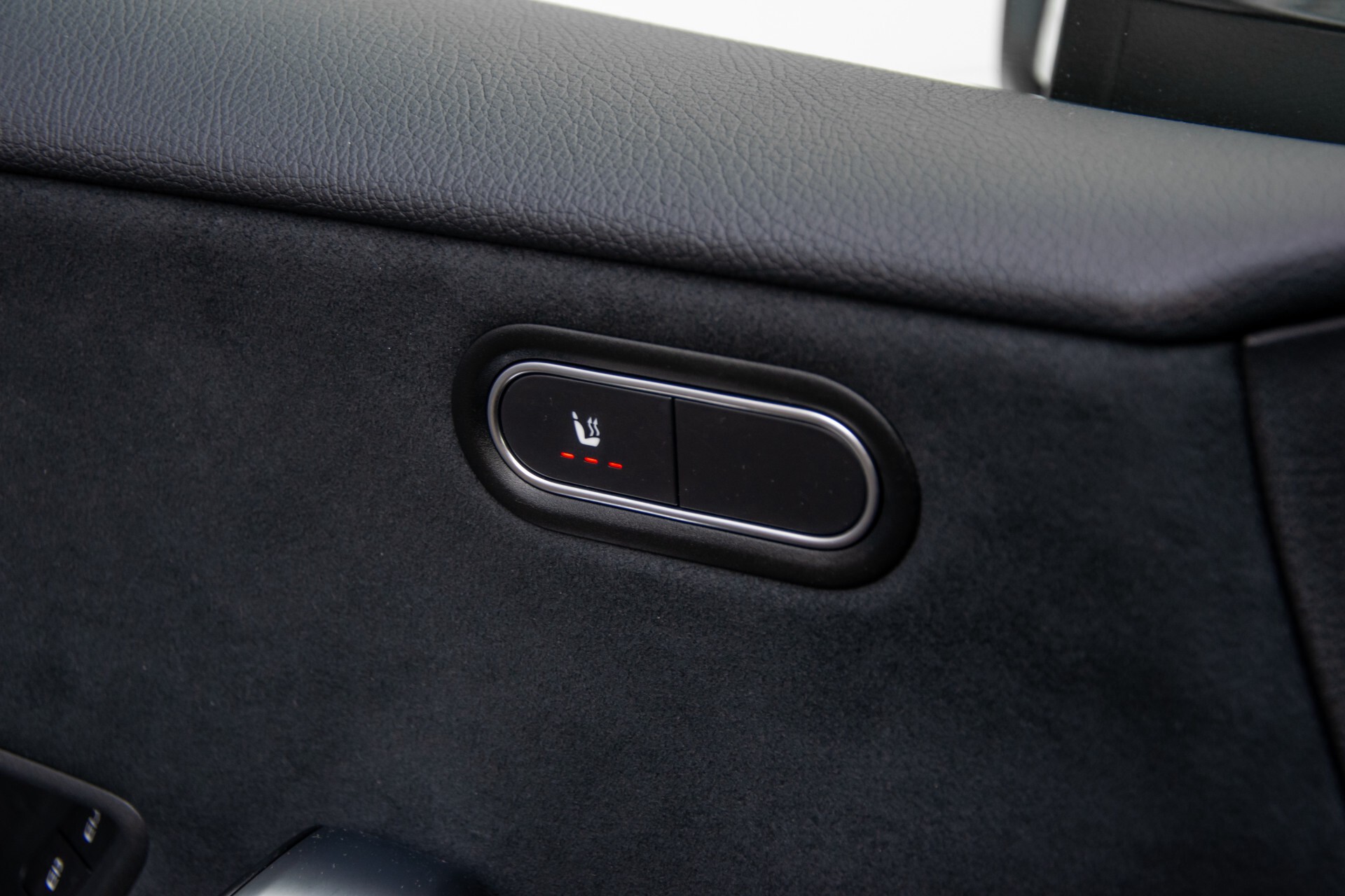 Mercedes-Benz A-Klasse 250 4-M AMG Panorama/Keyless-Entry/MBUX/HUD/Burmester/360/Multibeam LED Aut7 Foto 40