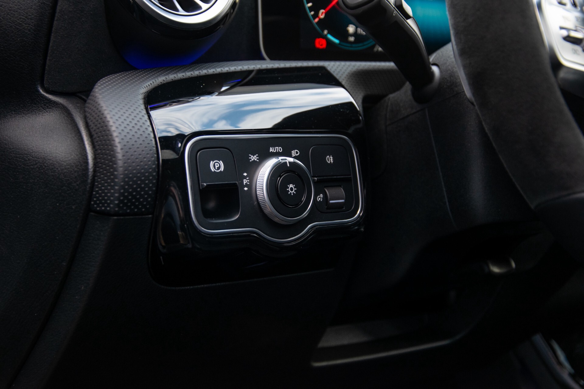 Mercedes-Benz A-Klasse 250 4-M AMG Panorama/Keyless-Entry/MBUX/HUD/Burmester/360/Multibeam LED Aut7 Foto 41