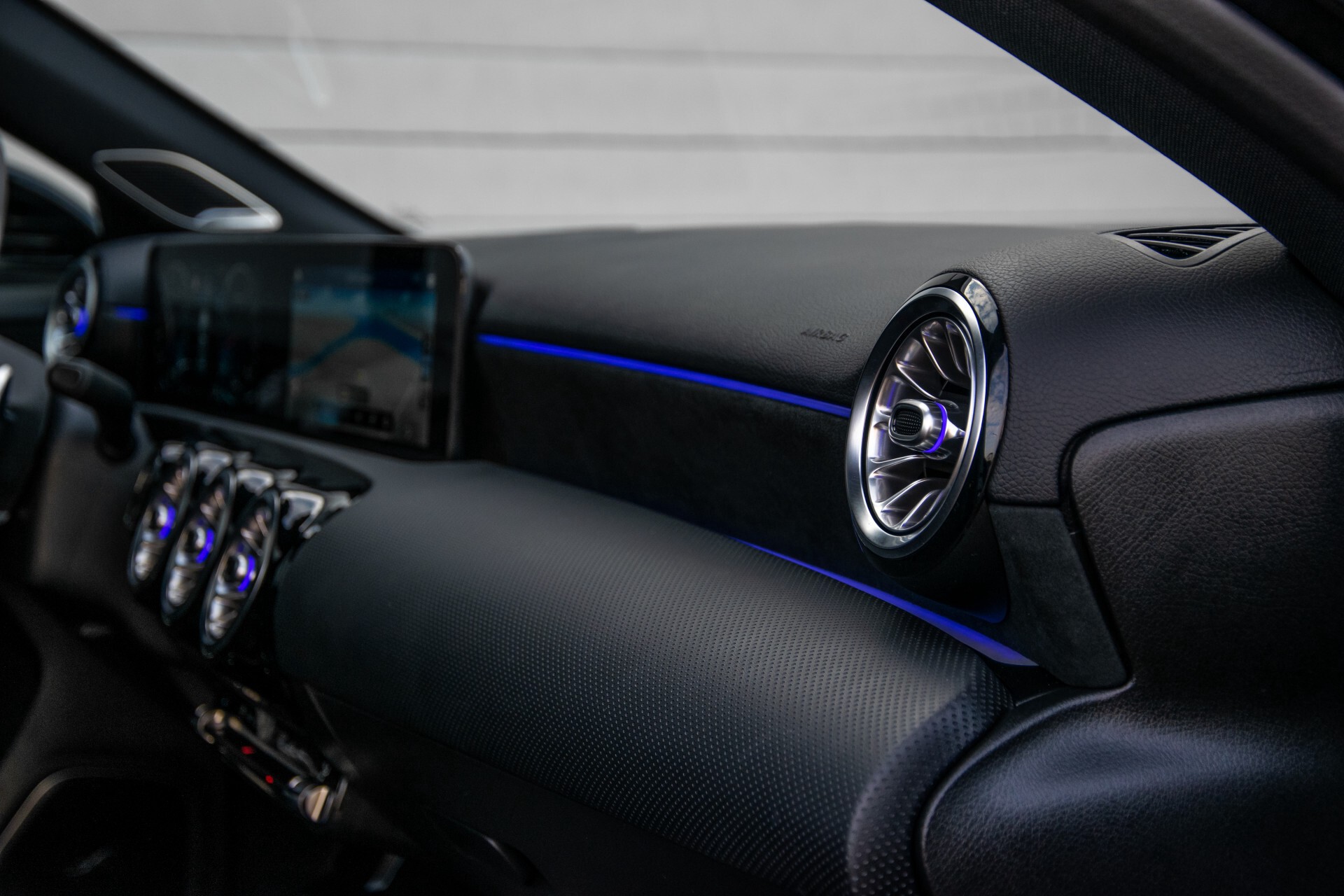 Mercedes-Benz A-Klasse 250 4-M AMG Panorama/Keyless-Entry/MBUX/HUD/Burmester/360/Multibeam LED Aut7 Foto 43