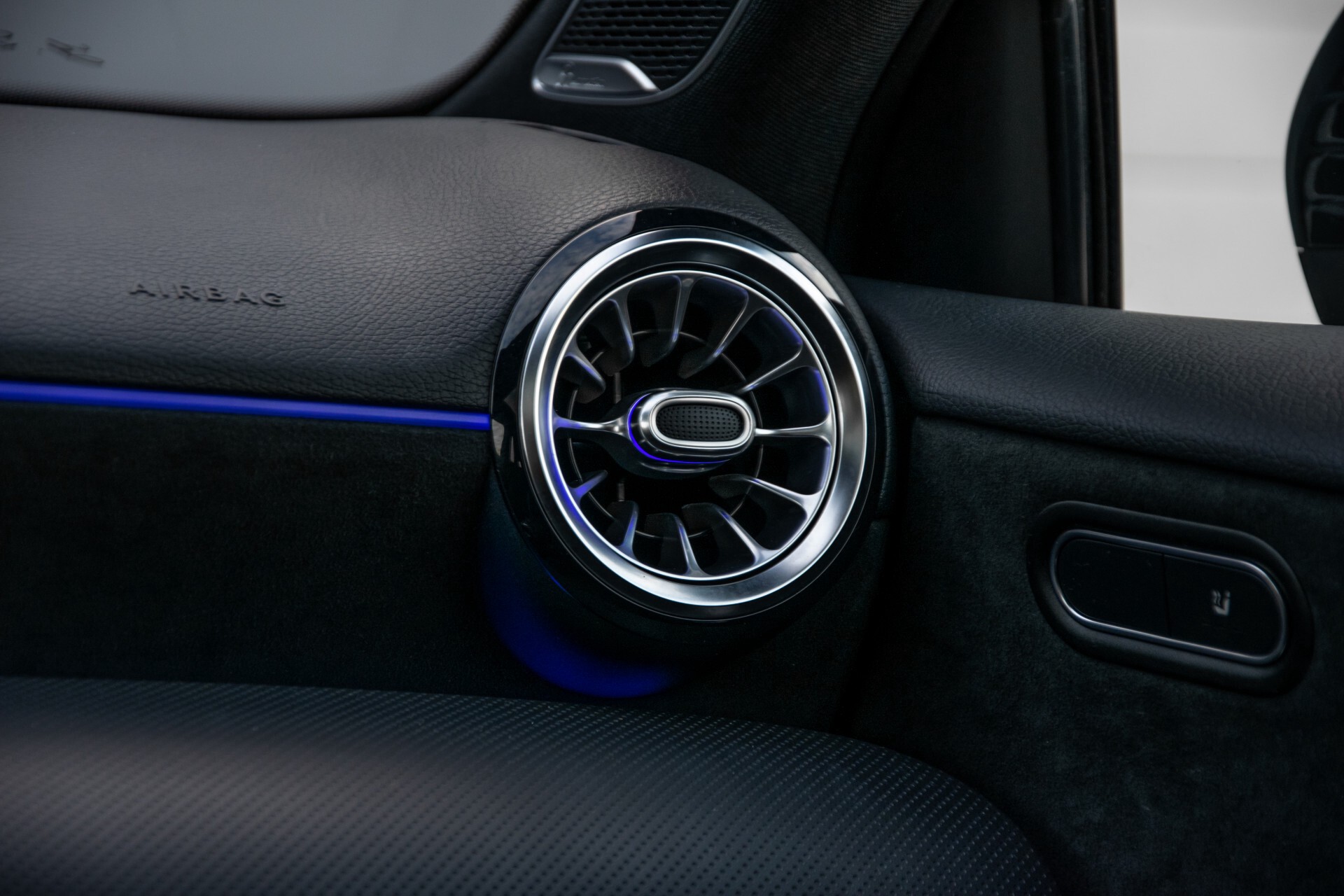 Mercedes-Benz A-Klasse 250 4-M AMG Panorama/Keyless-Entry/MBUX/HUD/Burmester/360/Multibeam LED Aut7 Foto 48