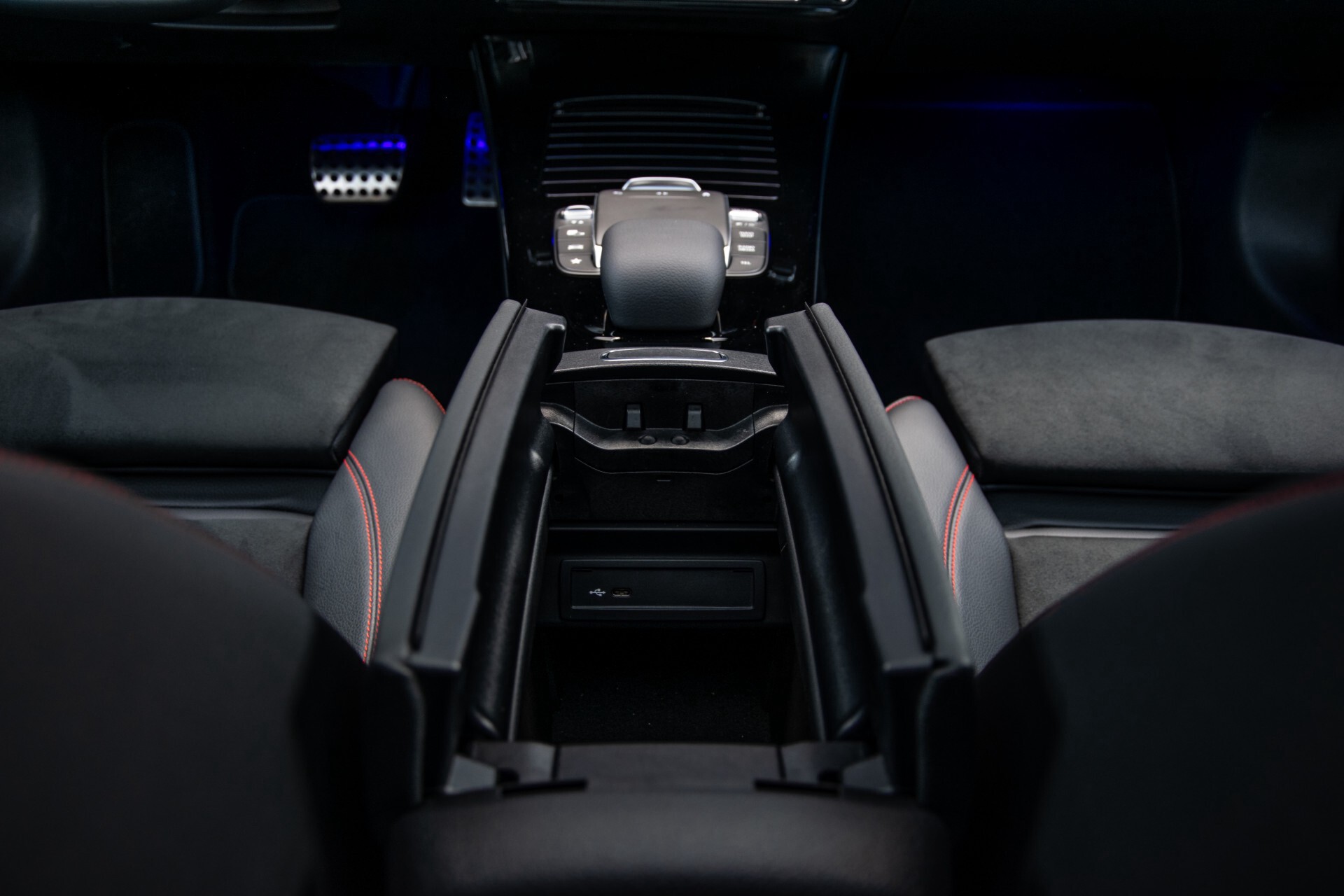 Mercedes-Benz A-Klasse 250 4-M AMG Panorama/Keyless-Entry/MBUX/HUD/Burmester/360/Multibeam LED Aut7 Foto 49