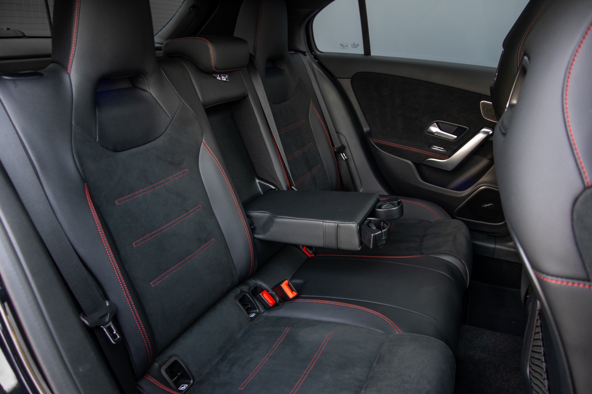 Mercedes-Benz A-Klasse 250 4-M AMG Panorama/Keyless-Entry/MBUX/HUD/Burmester/360/Multibeam LED Aut7 Foto 5