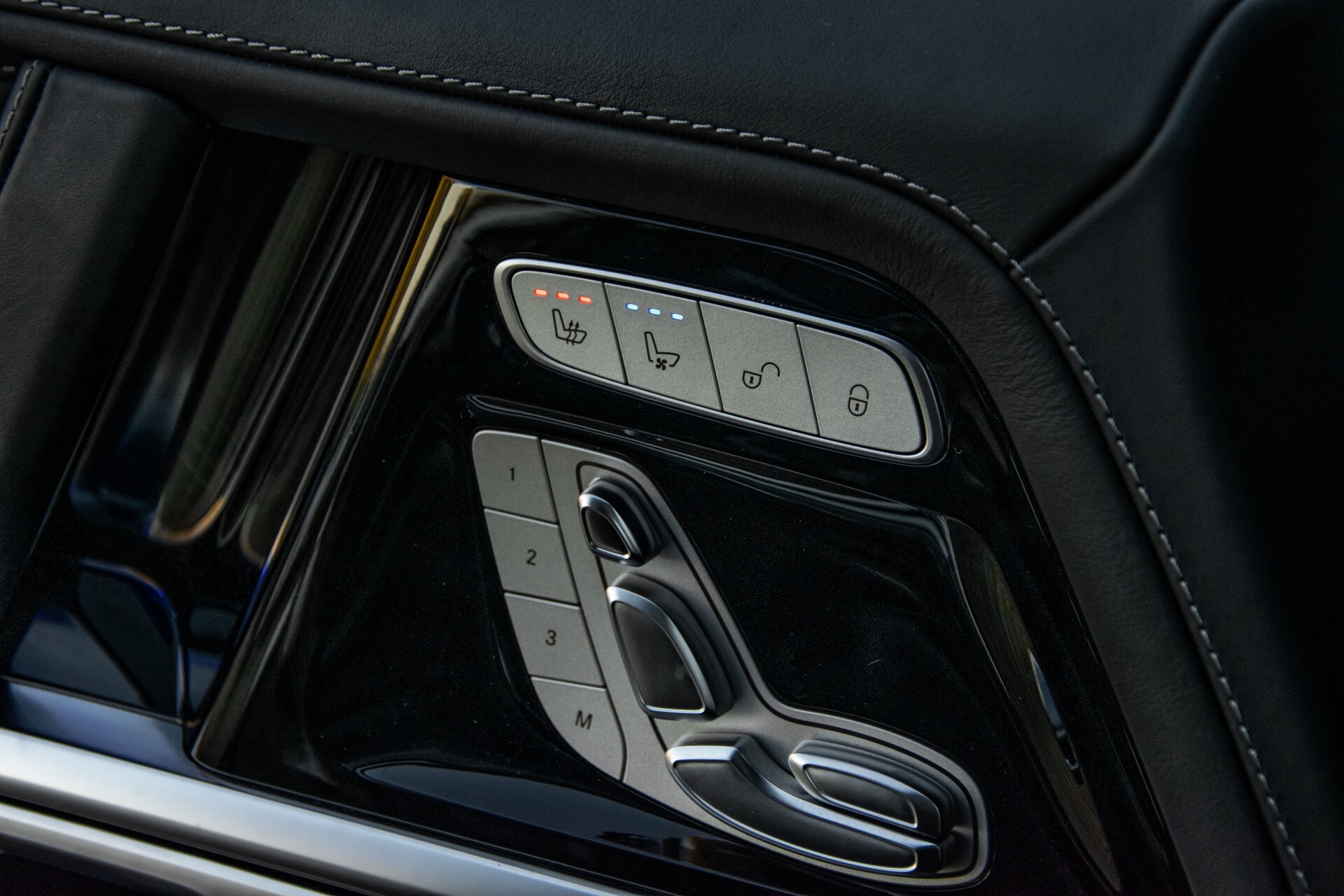 Mercedes-Benz G-Klasse 63 AMG Night/Designo/Adaptive Cruise/Burmester/22"/Trekhaak/Massage/Exclusive Aut9 Foto 50