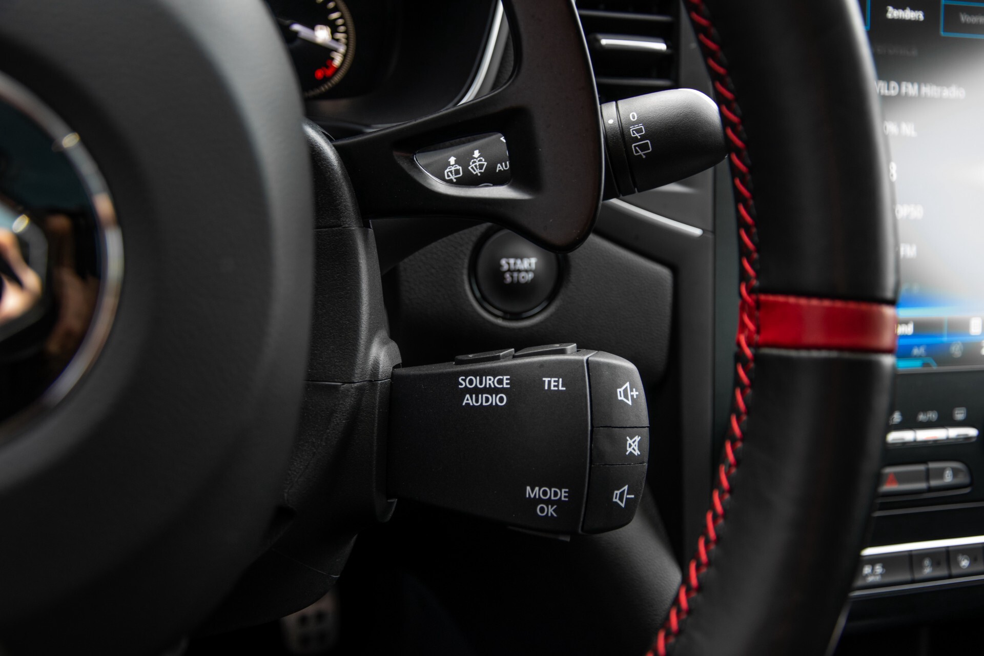 Renault Mégane 1.8 TCe 280 RS 4Control 19"/Milltek uitlaat/extra winterset/schuifdak/camera/Head-Up Aut6 Foto 15