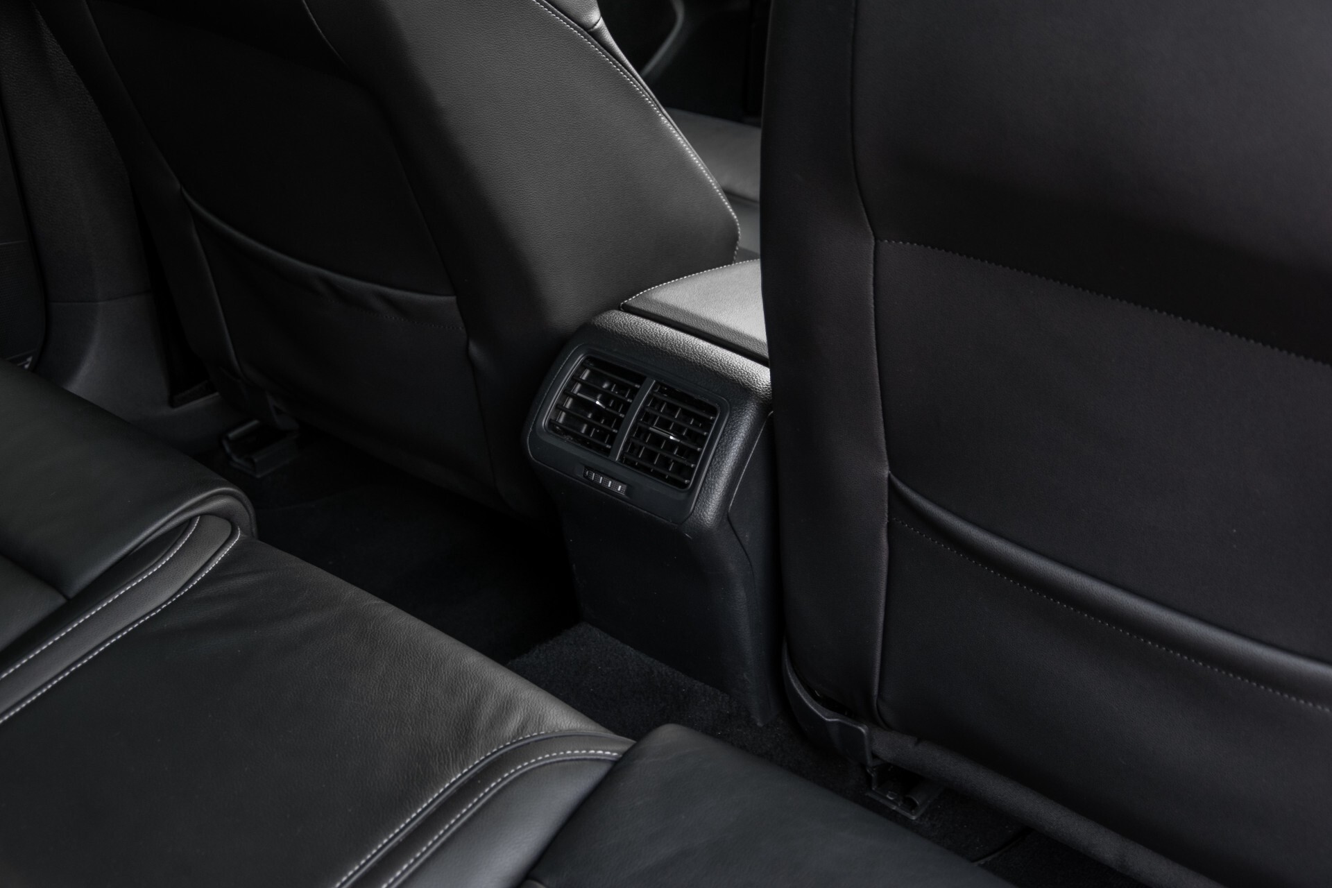 Volkswagen Golf 2.0 TSI R 4Motion Keyless/Adaptive Cruise/Panorama/Leder/Soundsysteem/Night Aut6 Foto 39