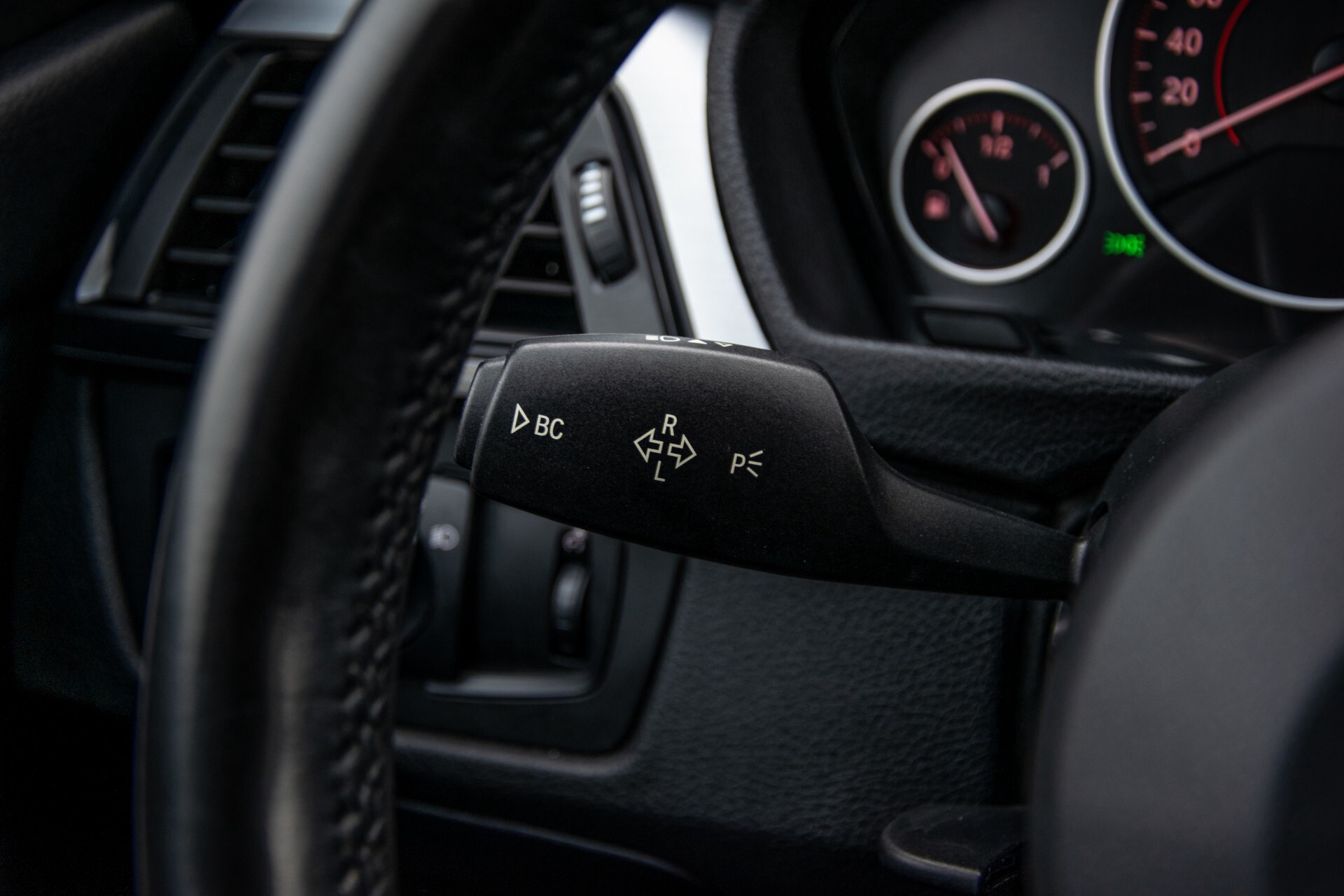 BMW 3 Serie Touring 316i M-Sportpakket Executive NL Auto/NAP Aut8 Foto 11