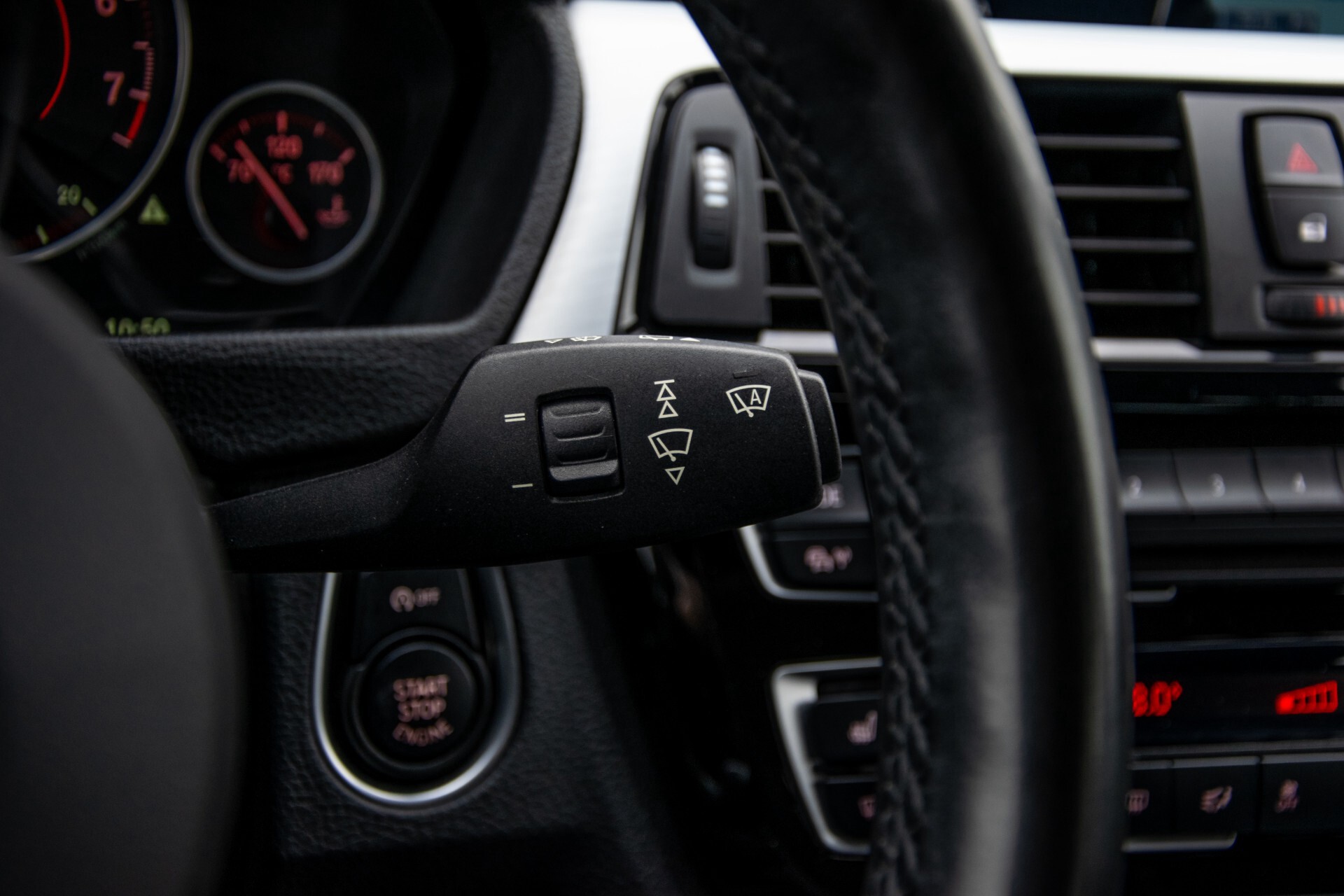 BMW 3 Serie Touring 316i M-Sportpakket Executive NL Auto/NAP Aut8 Foto 13