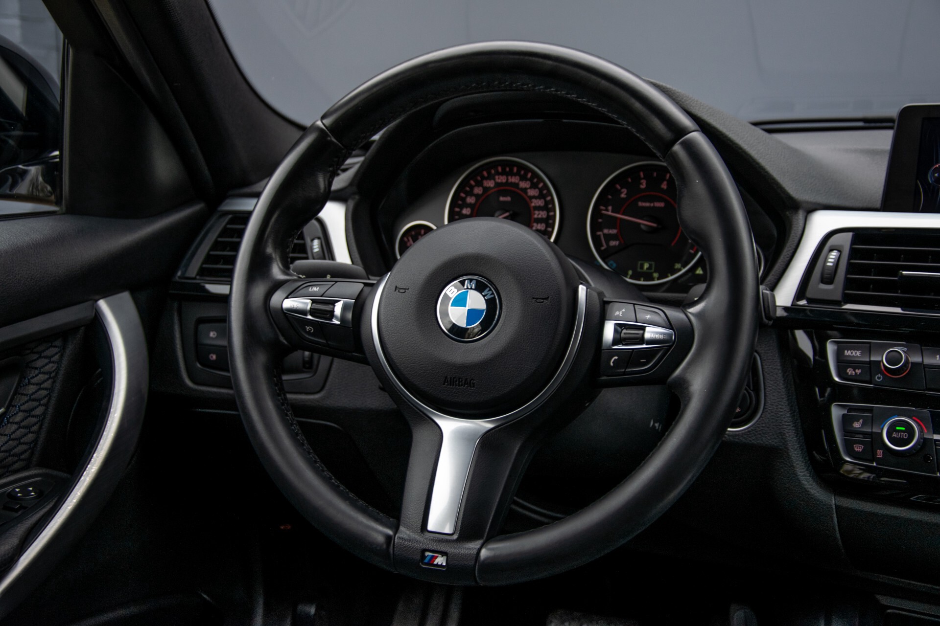 BMW 3 Serie Touring 316i M-Sportpakket Executive NL Auto/NAP Aut8 Foto 9