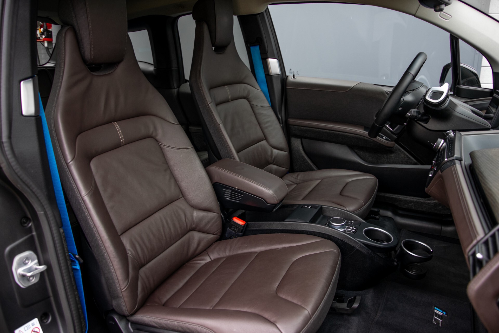 BMW i3 S Executive Edition 120Ah 42 kWh NP€55689/Panorama/20"/Verw-stln/Keyless Foto 3