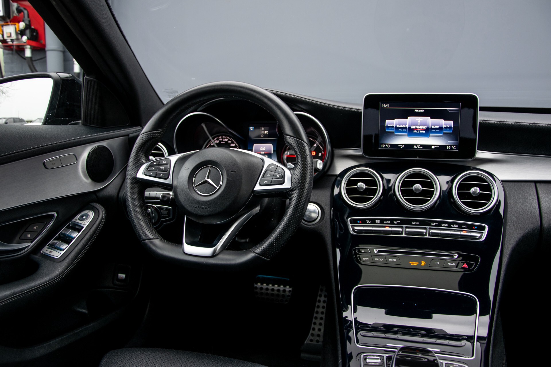 Mercedes-Benz C-Klasse 220 Bluetec AMG Schuifdak/Camera/LED/Night Aut7 Foto 6