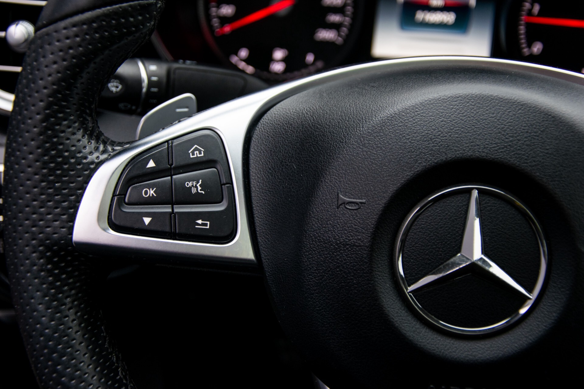 Mercedes-Benz C-Klasse 220 Bluetec AMG Schuifdak/Camera/LED/Night Aut7 Foto 9